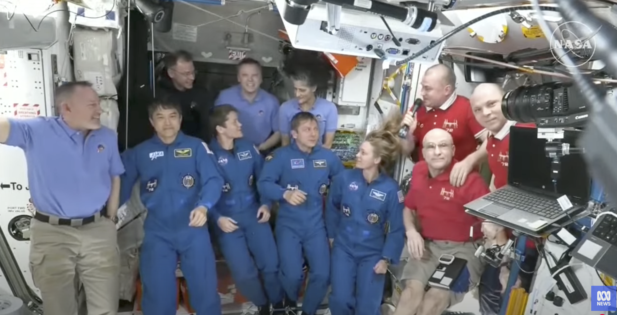 Die NASA-Astronauten der Crew 10 kommen auf der Internationalen Raumstation an, wie in einem Video vom 16. März 2025 zu sehen ist | Quelle: YouTube/@abcnewsaustralia