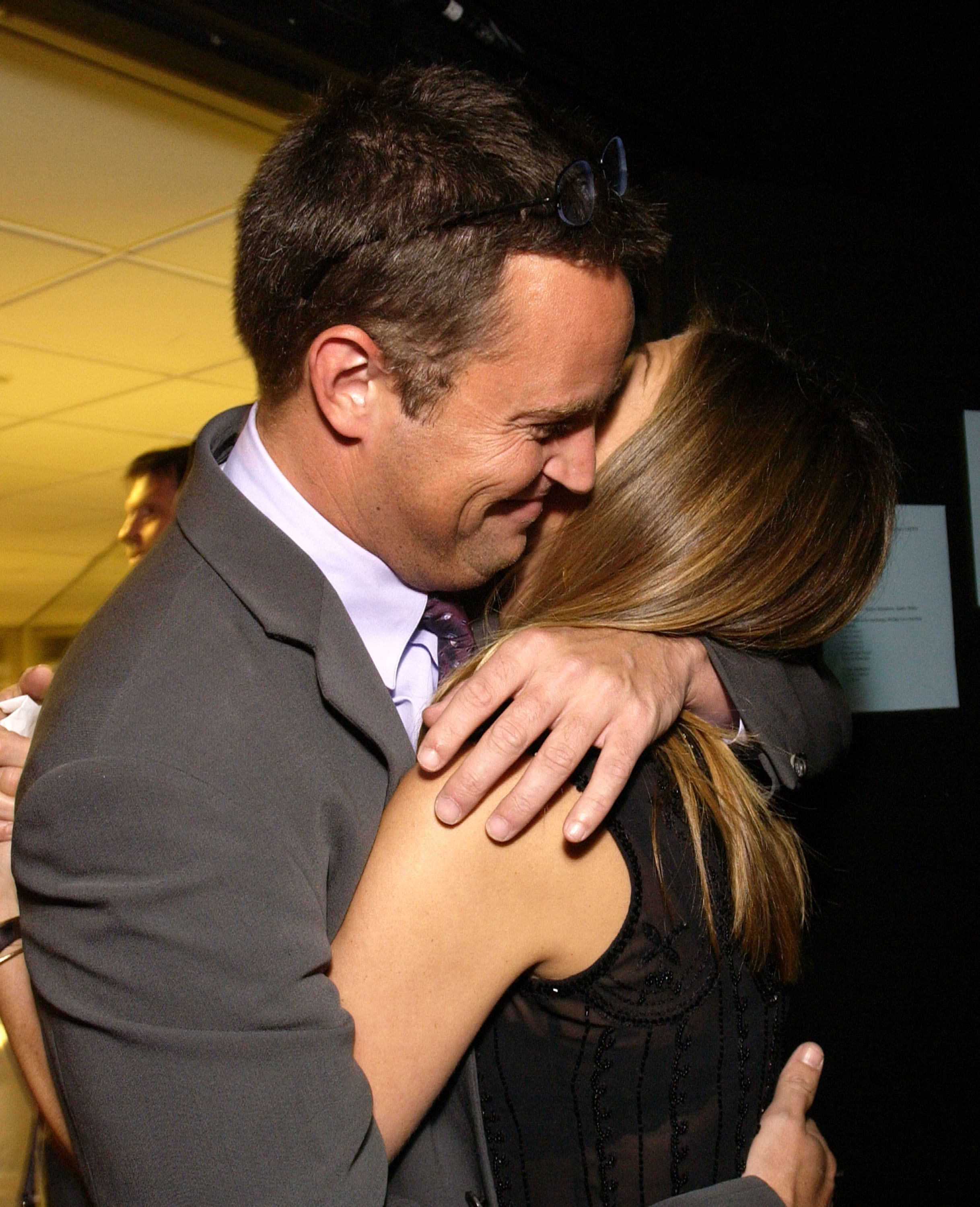 Matthew Perry und Jennifer Aniston während der 5. jährlichen Benefizveranstaltung "Helping Kids Fly Higher" | Quelle: Getty Images