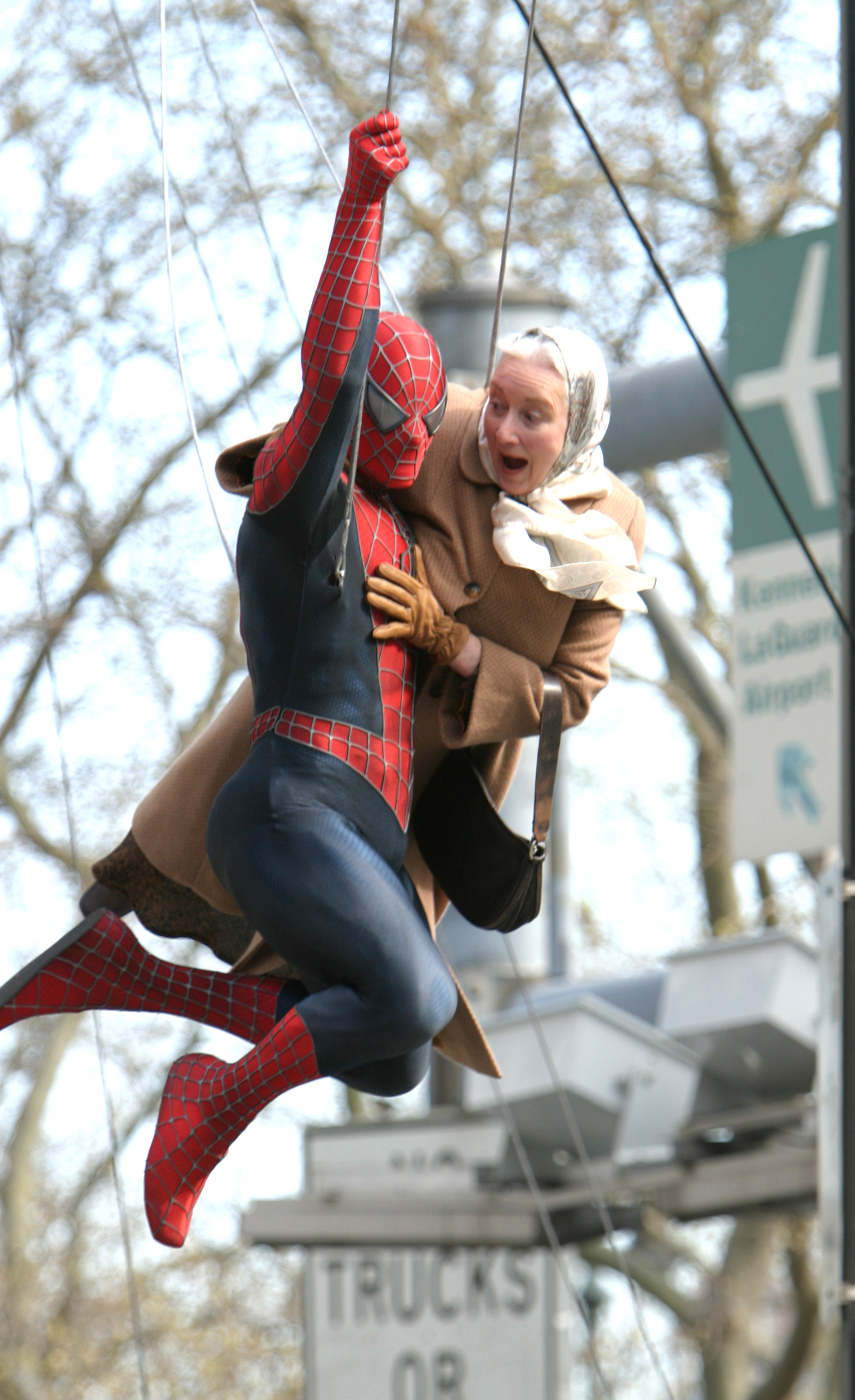 Rosemary Harris während der Dreharbeiten zu "Spider-Man 2" in Lower Manhattan in New York City am 20. April 2003 | Quelle: Getty Images