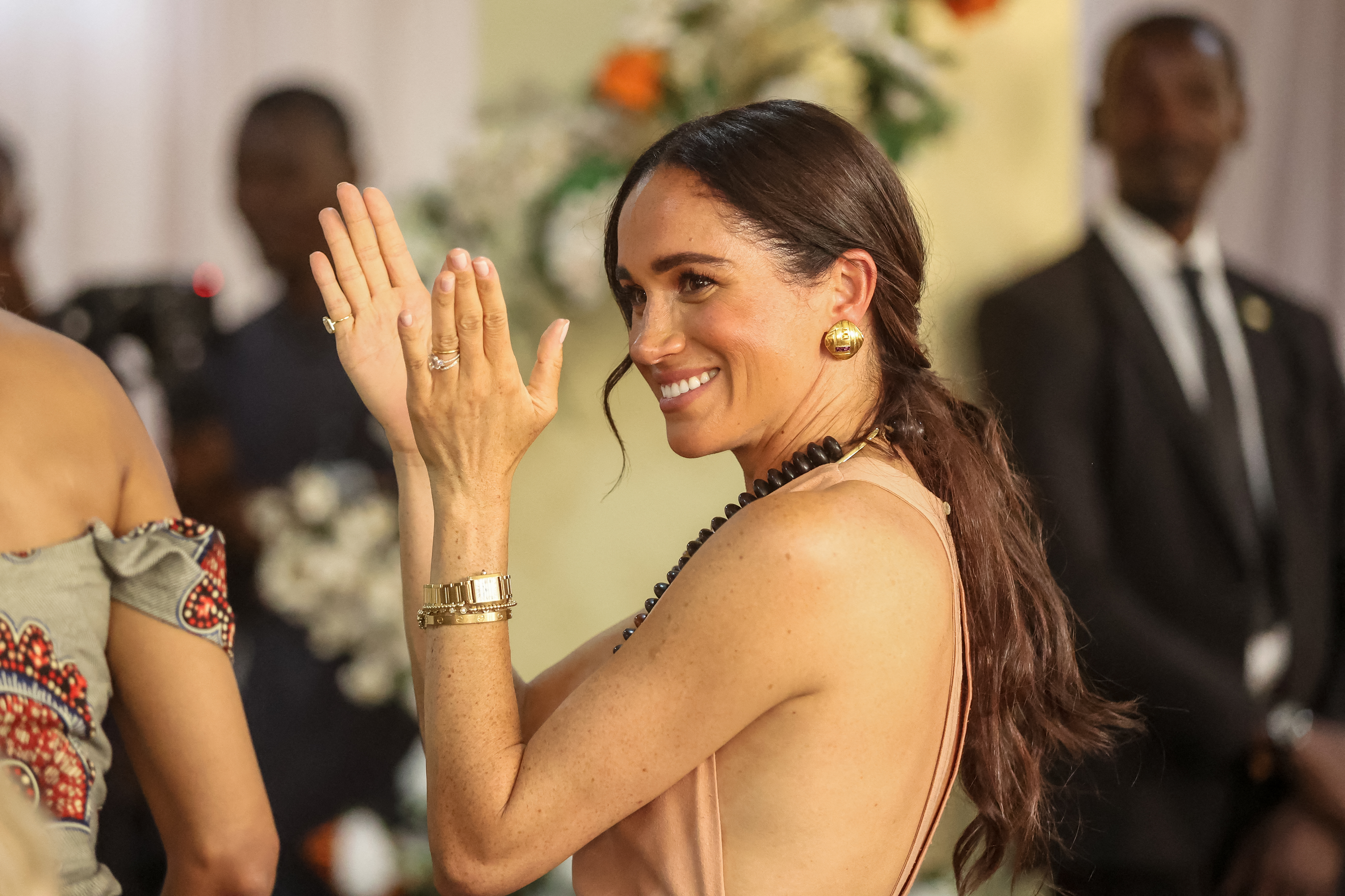 Meghan Markle besucht die Lightway Academy in Abuja, Nigeria, als Teil der Feierlichkeiten zum Jubiläum der Invictus Games am 10. Mai 2024. | Quelle: Getty Images