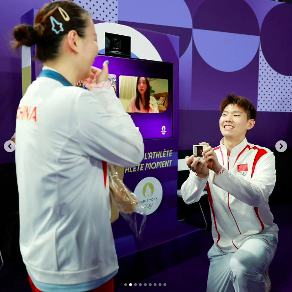 Liu Yuchen macht Huang Ya Qiong während der Olympischen Spiele in Paris einen Heiratsantrag, gepostet am 3. August 2024 | Quelle: Instagram/hyq28