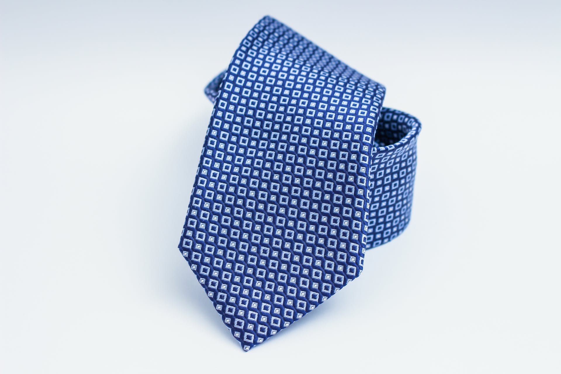 Blaue Krawatte für Männer | Quelle: Pexels