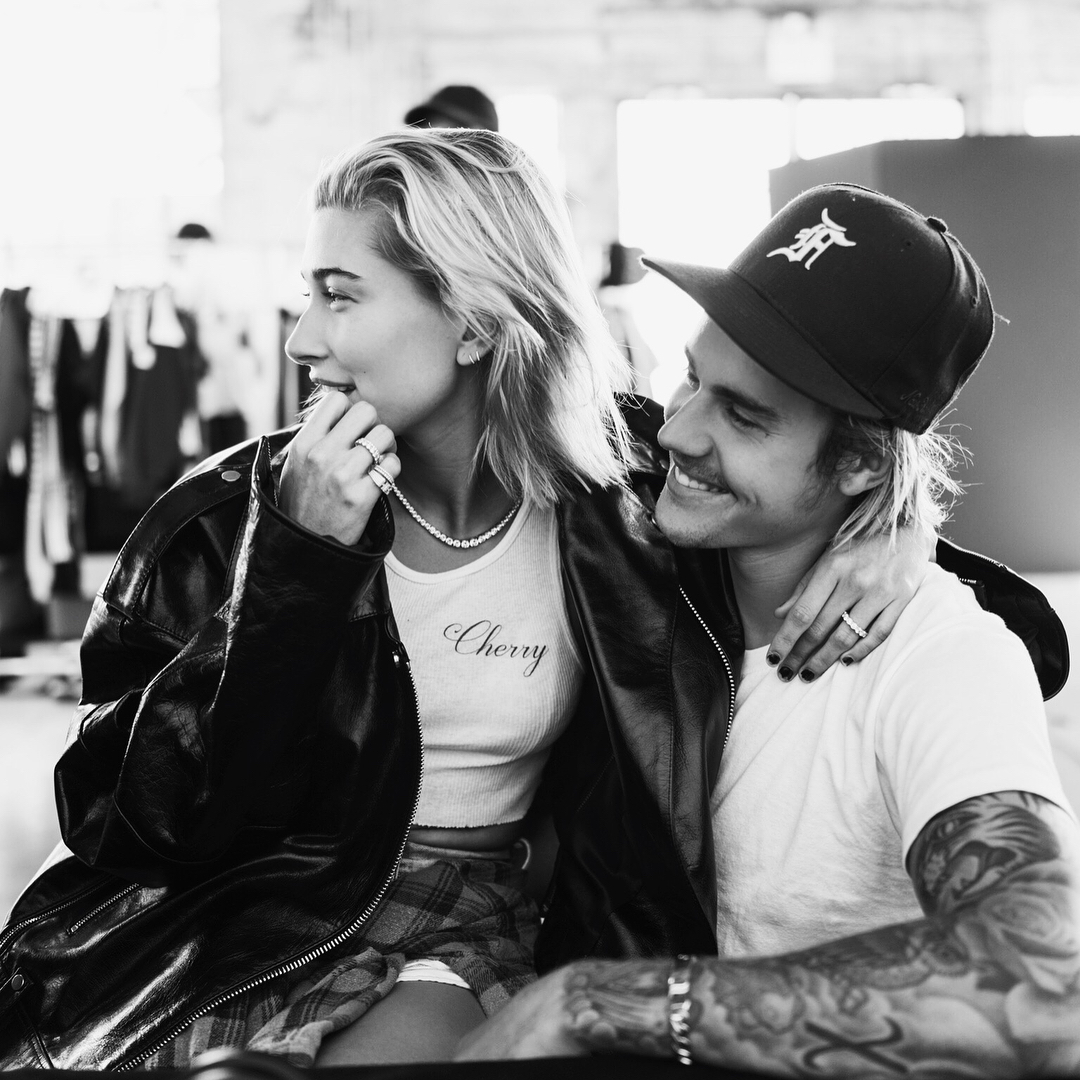 Hailey und Justin Bieber verkünden ihre Verlobung in einem Instagram-Post vom 10. Juli 2018 | Quelle: Instagram/justinbieber/
