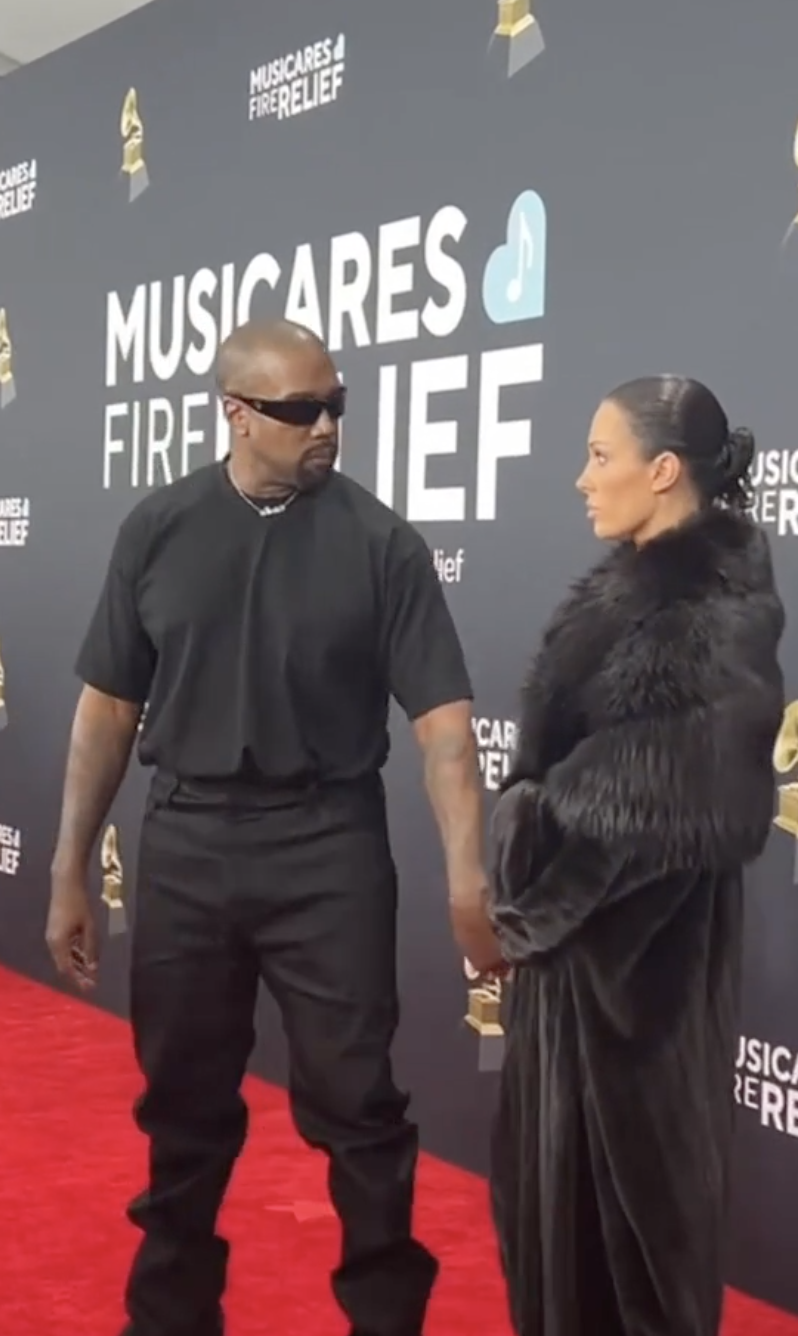 Kanye West und Bianca Censori bei den 67th Annual Grammy Awards am 2. Februar 2025 in Los Angeles, Kalifornien. | Quelle: TikTok.com/CBSMornings