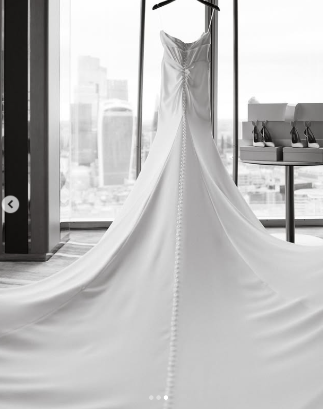 Das Hochzeitskleid von Melanie Brown, entworfen von der britischen Designerin Josephine Scott, aus einem Post vom 21. Juli 2025 | Quelle: Instagram/officialmelb