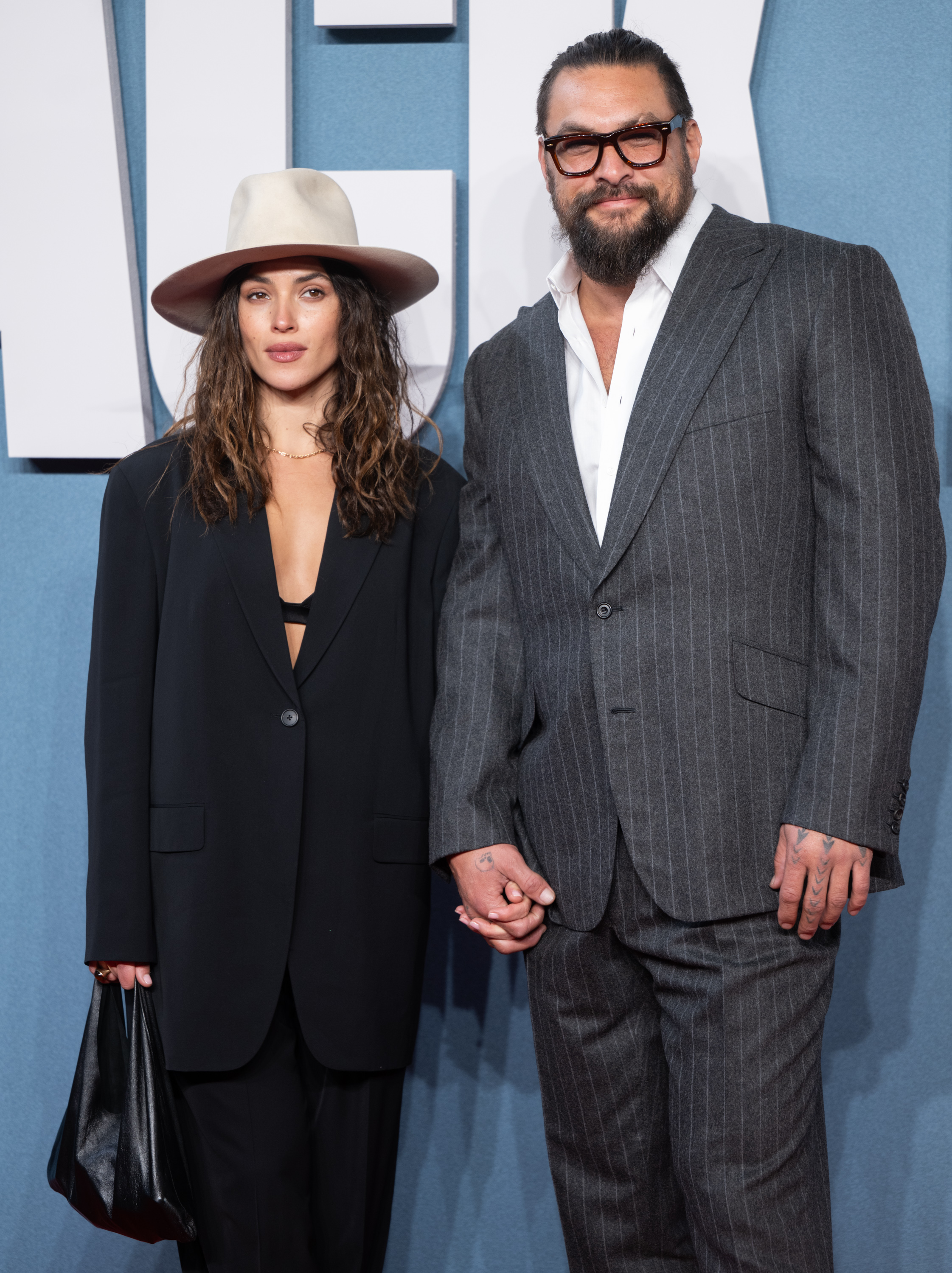 Adria Arjona und Jason Momoa bei der britischen Sondervorführung von „Black Bag“ in London, England am 11. März 2025. | Quelle: Getty Images