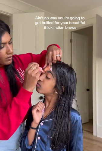 Vidya Gopalan und Sahana Gopalan, 2023 | Quelle: tiktok.com/@queencitytrends