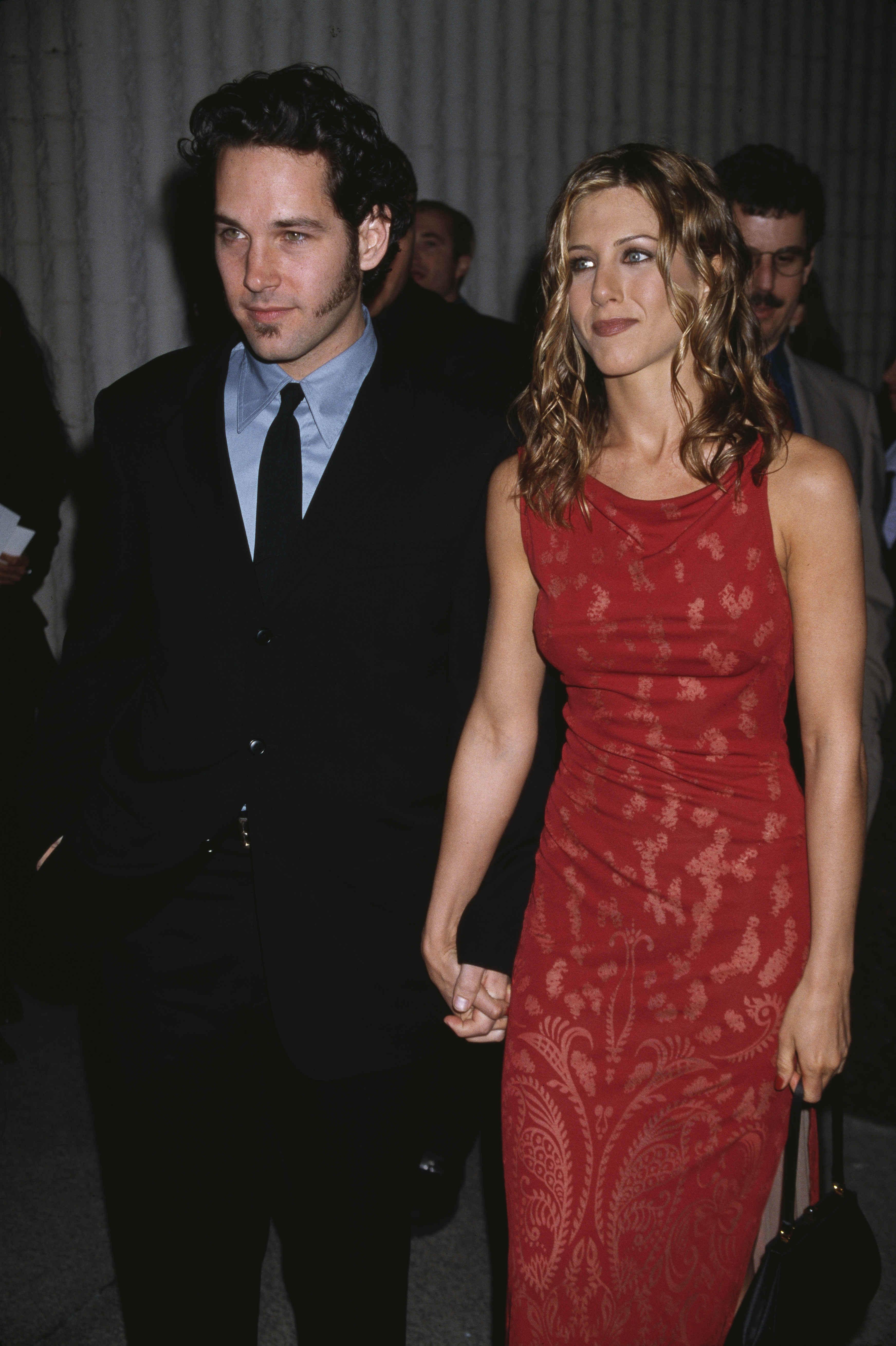 Jennifer Aniston und Paul Rudd bei der Premiere von "The Object of My Affection", 1998 | Quelle: Getty Images