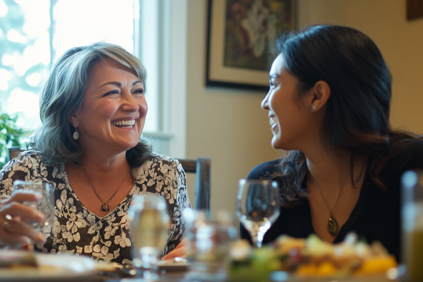 Eine Mutter und ihre Tochter beim gemeinsamen Abendessen | Quelle: Midjourney