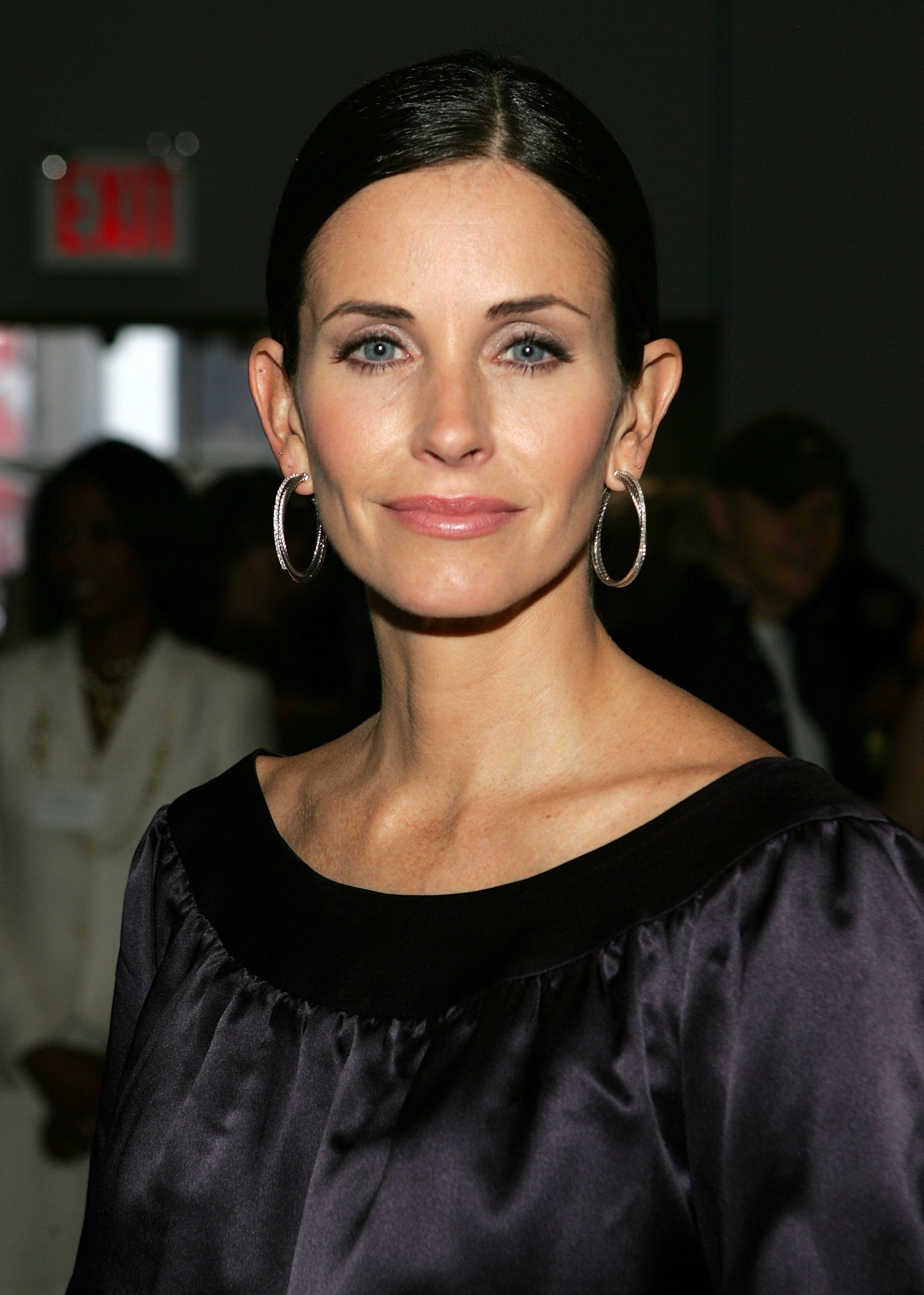 Courteney Cox während der Olympus Fashion Week im Bryant Park am 8. September 2005 in New York City. | Quelle: Getty Images