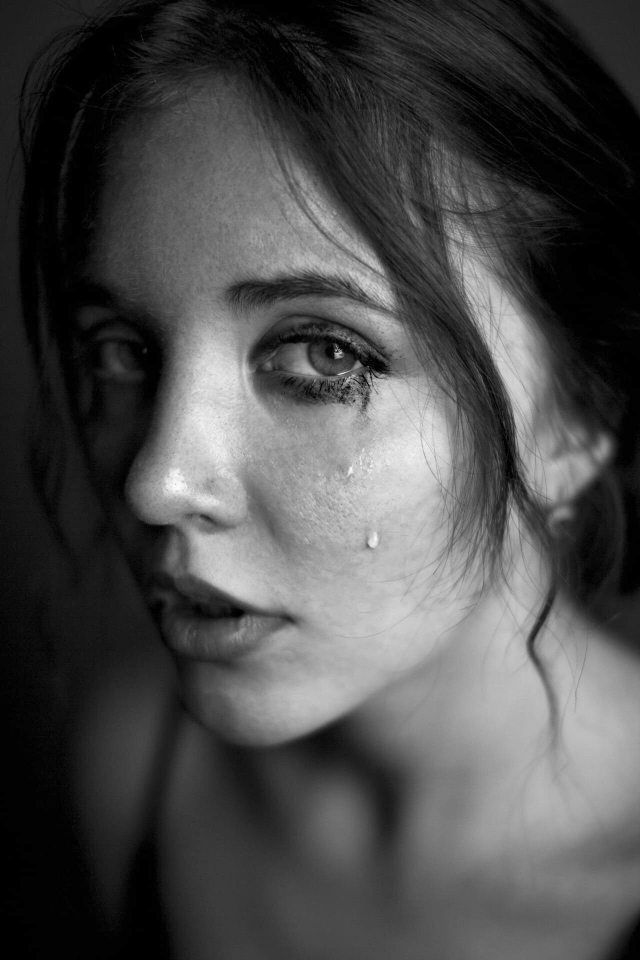 Eine depressive, weinende Frau | Quelle: Pexels