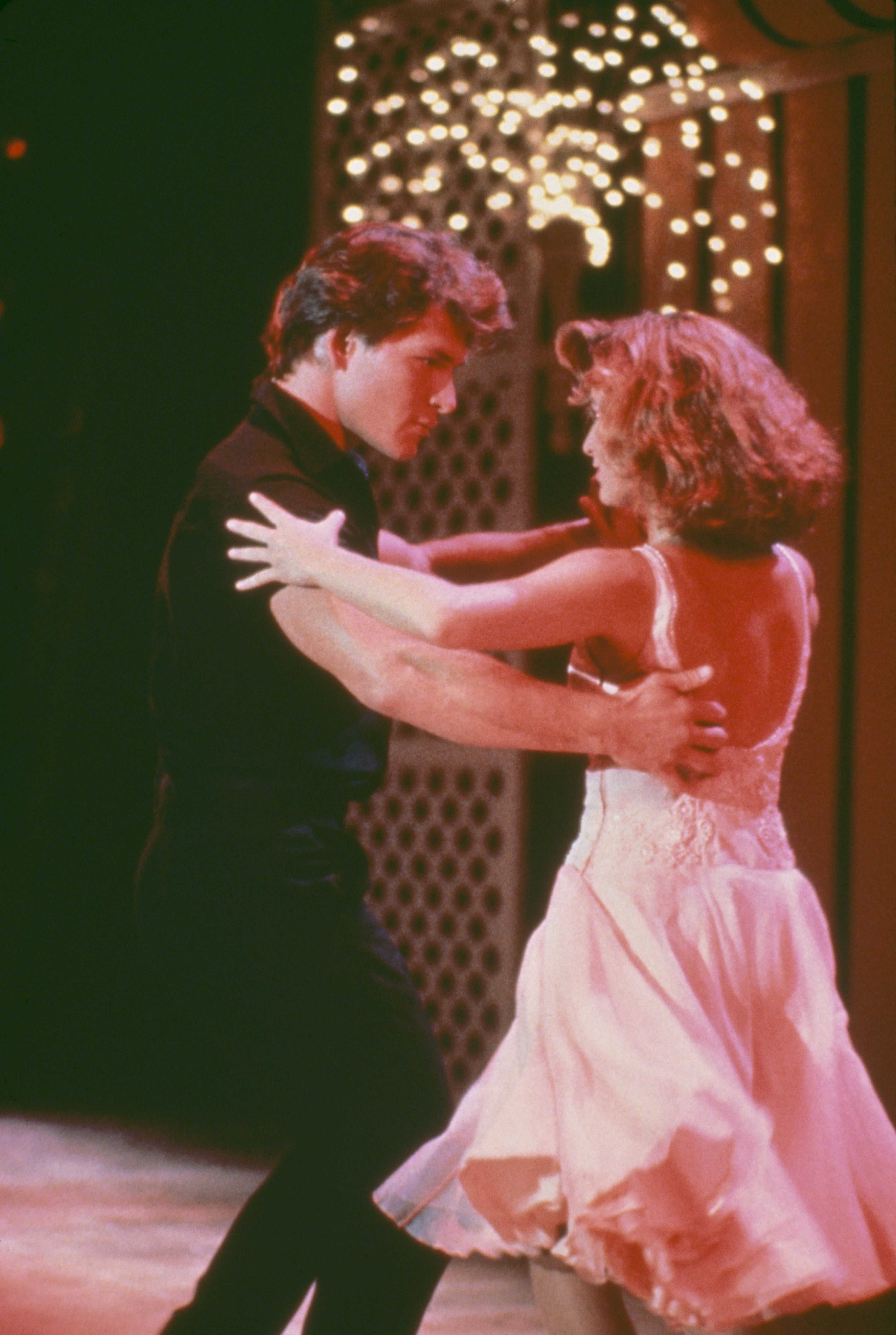 Patrick Swayze und Jennifer Grey am Set von "Dirty Dancing", 1987. | Quelle: Getty Images