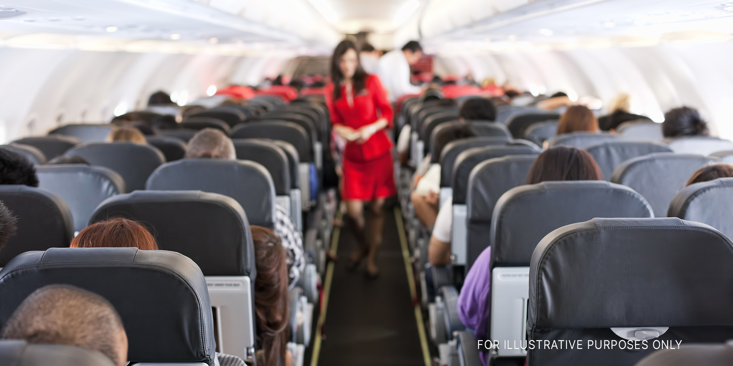 Menschen in einem Flugzeug | Quelle: Getty Images