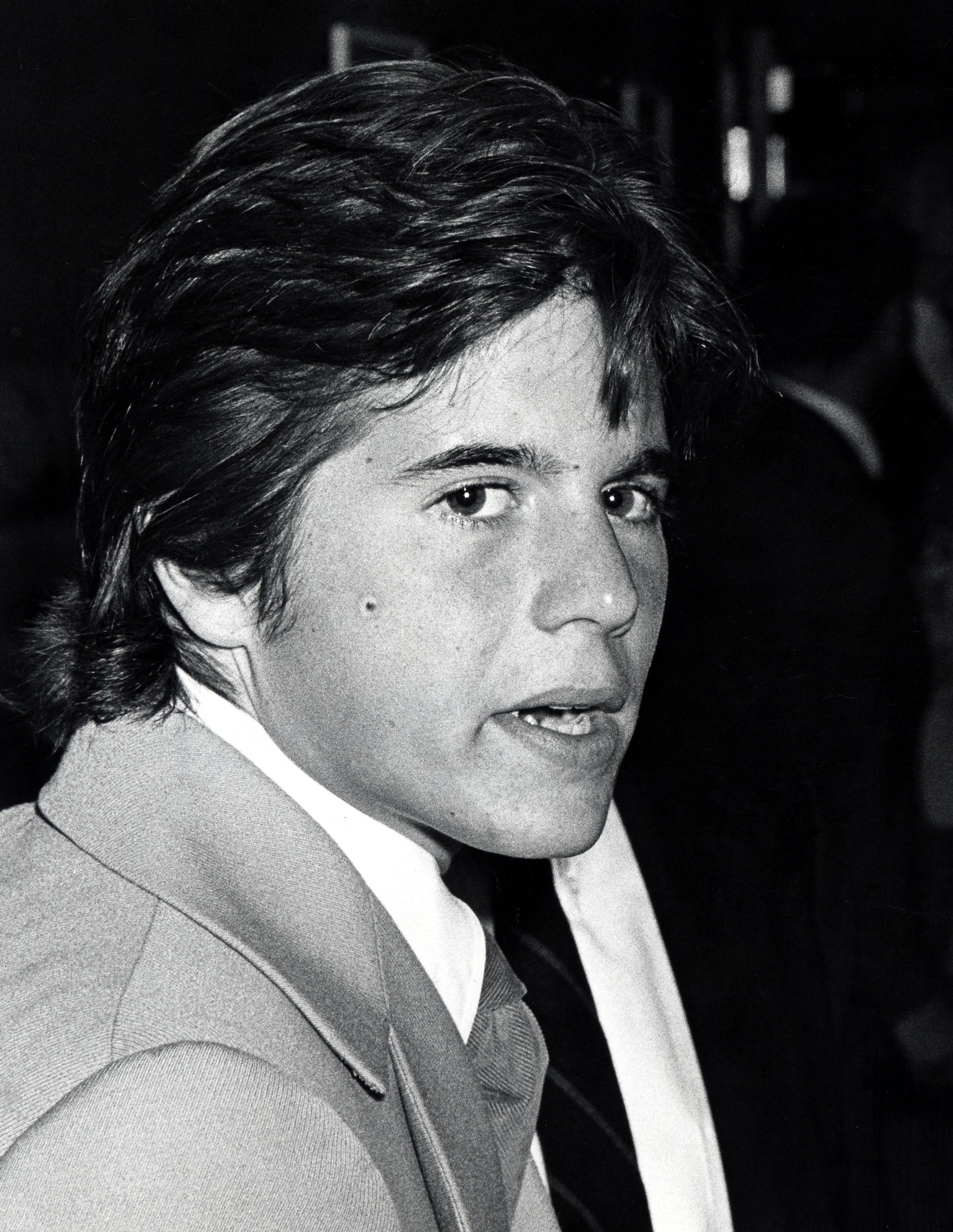 Desi Arnaz Jr. bei der Premiere von "A Boy and Girl" in Beverly Hills, Kalifornien, am 10. April 1969 | Quelle: Getty Images