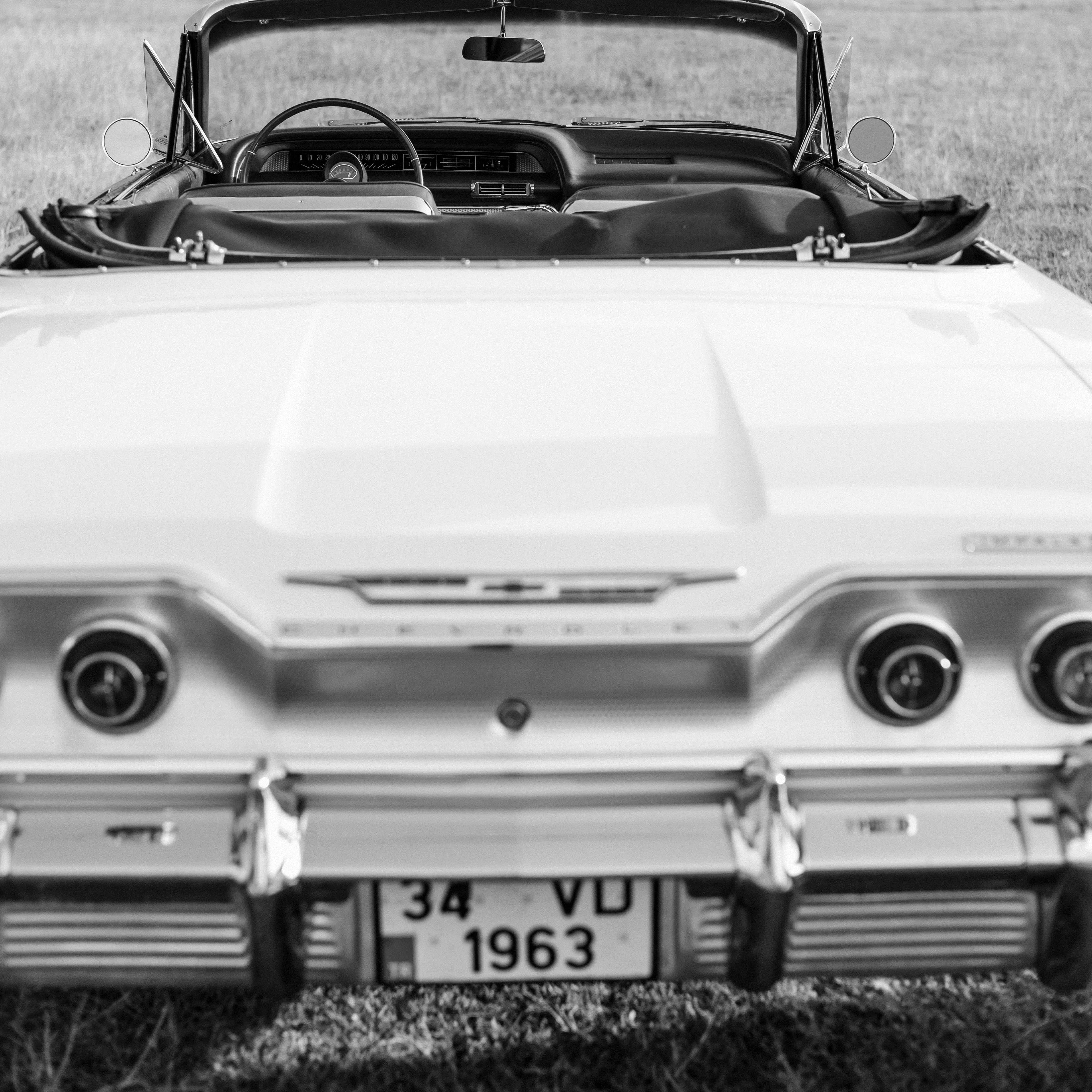 Eine Heckansicht eines Chevy Impala | Quelle: Pexels