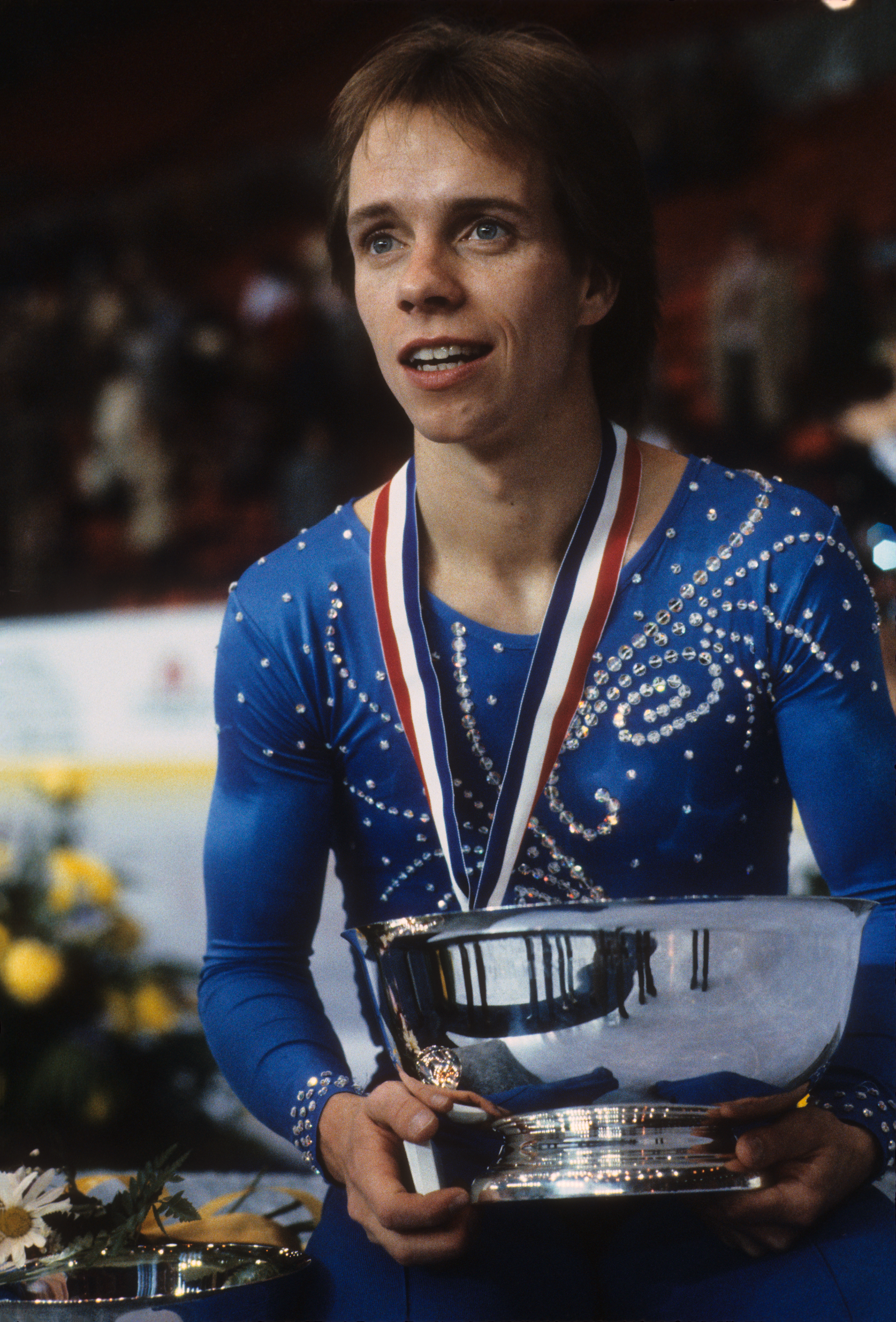 Scott Hamilton nach seinem Sieg im Einzelwettbewerb der Männer in der Pittsburgh Civic Arena am 4. Februar 1983 | Quelle: Getty Images