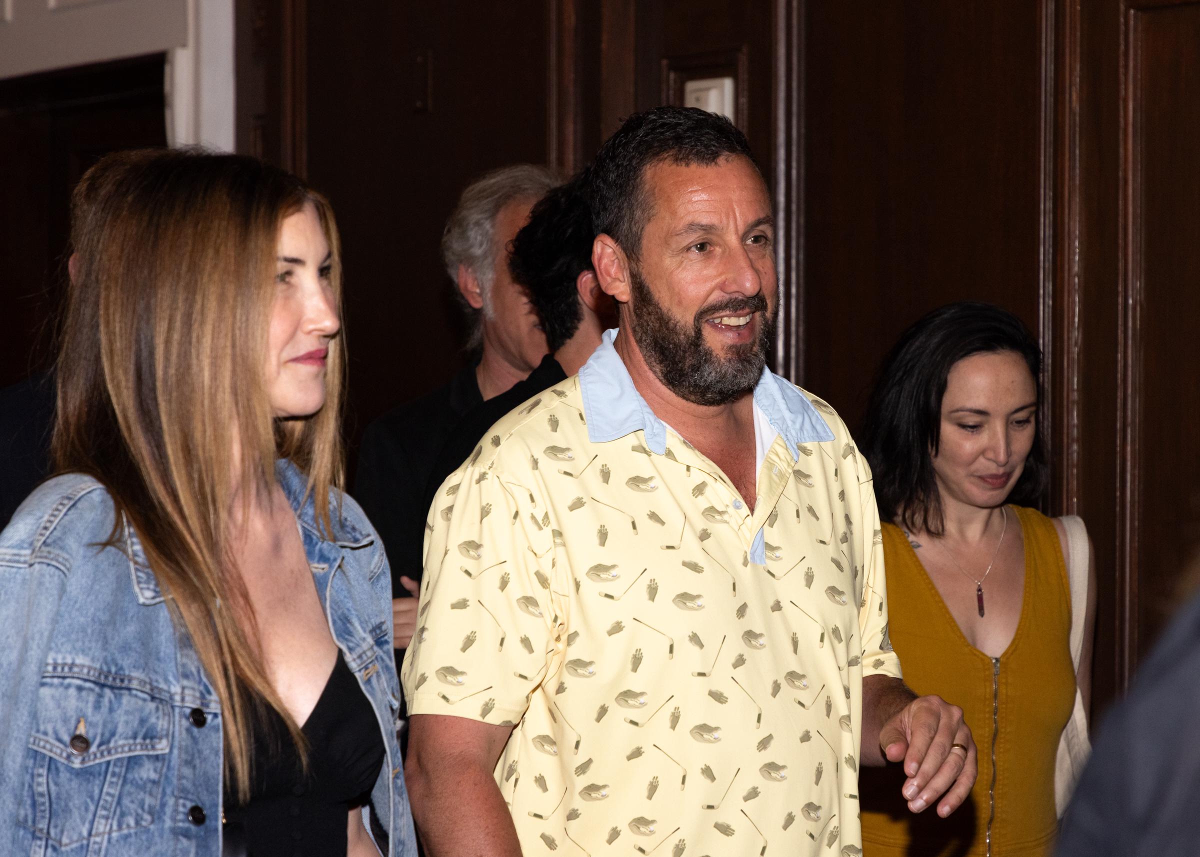 Jackie und Adam Sandler bei der "Adam Sandler: Love You" in New York City am 20. August 2024 | Quelle: Getty Images