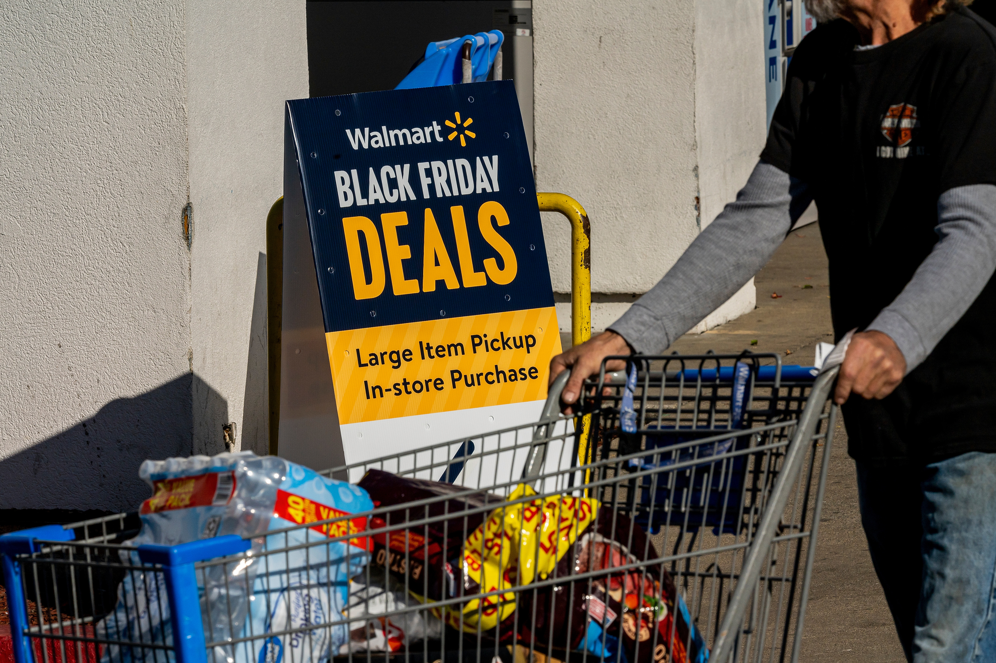 Walmart in Martinez, Kalifornien, am 18. November 2024 | Quelle: Getty Images