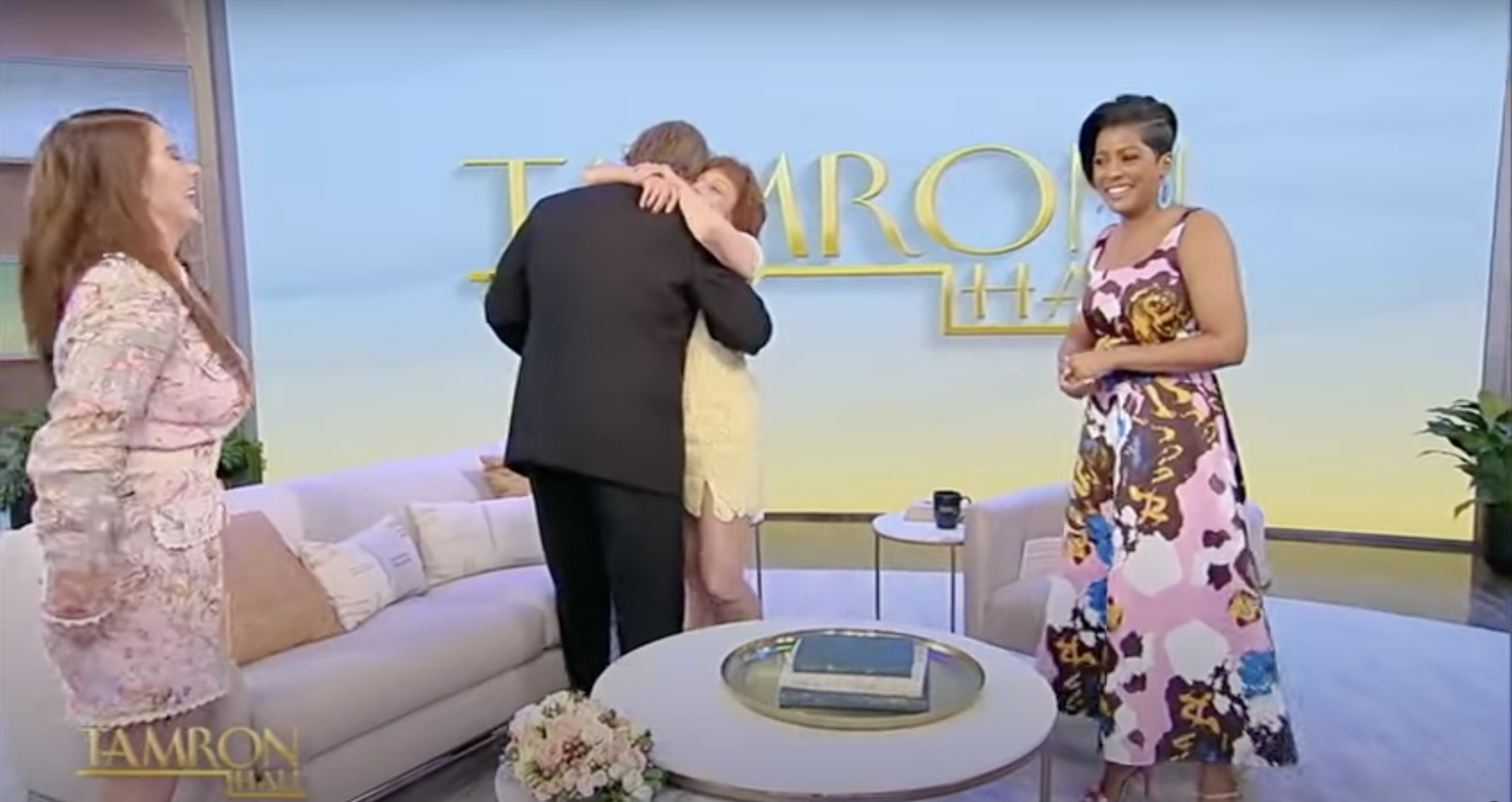 Danielle Jefferson, Dave, Janet Merryman und Tamron Hall in der Tamron Hall Show aus einem Video vom 22. Mai 2023 | Quelle: YouTube