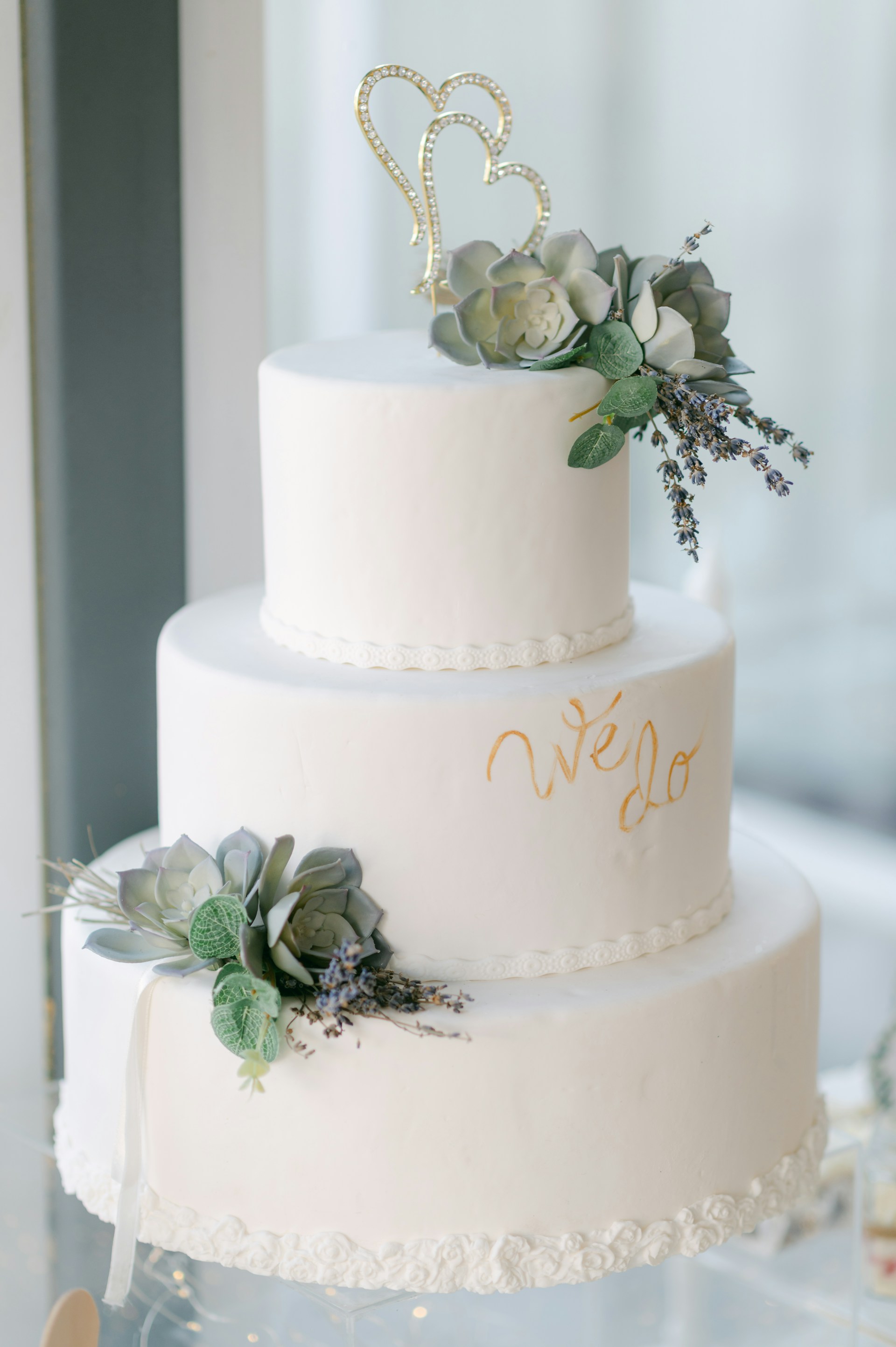 Eine Hochzeitstorte | Quelle: Unsplash