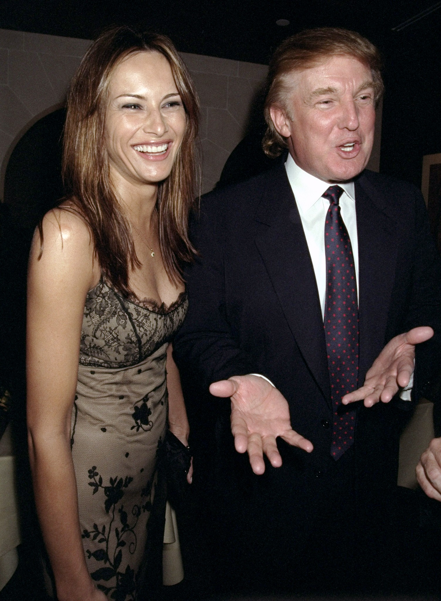 Melania und Donald Trump bei der MetroGuide Launch Party am 3. Februar 1999. | Quelle: Getty Images