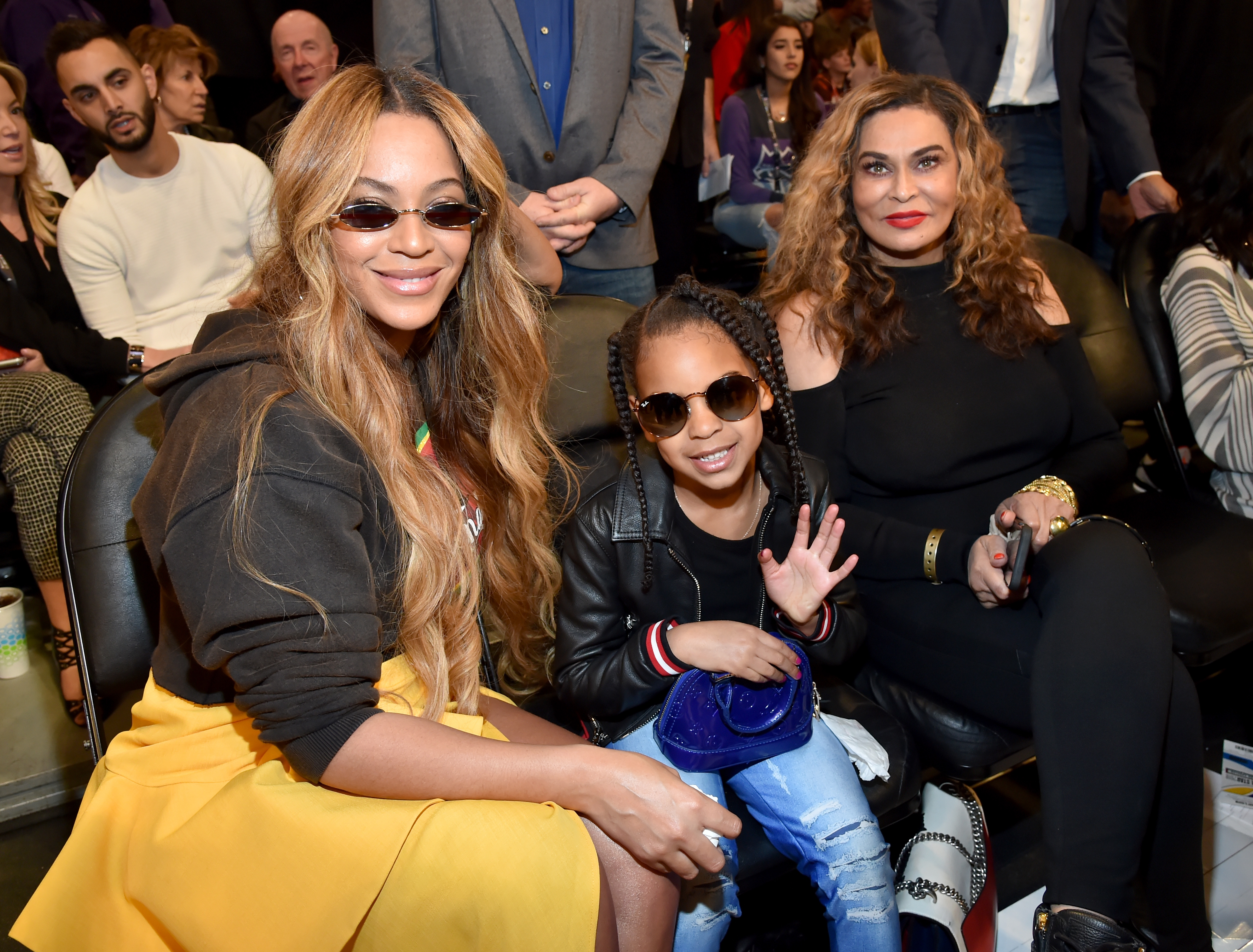 Beyonce, Blue Ivy Carter und Tina Knowles besuchen das 67. NBA All-Star Game am 18. Februar 2018 in Los Angeles, Kalifornien | Quelle: Getty Images