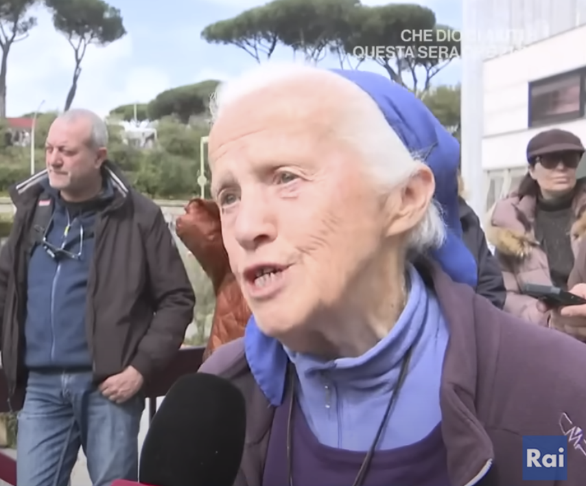 Schwester Genevieve während eines Interviews. | Quelle: YouTube/Rai