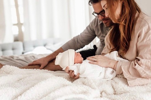 Don und Jessi haben Christian als ihren vierten Sohn willkommen geheißen und damit ihren wachsenden Haushalt um einen weiteren Sohn erweitert. Seine Ankunft bescherte dem Paar einen neuen Lebensabschnitt, den es zu feiern galt, und machte Donny erneut zu einem stolzen Großvater. | Quelle: Instagram/donnyosmond