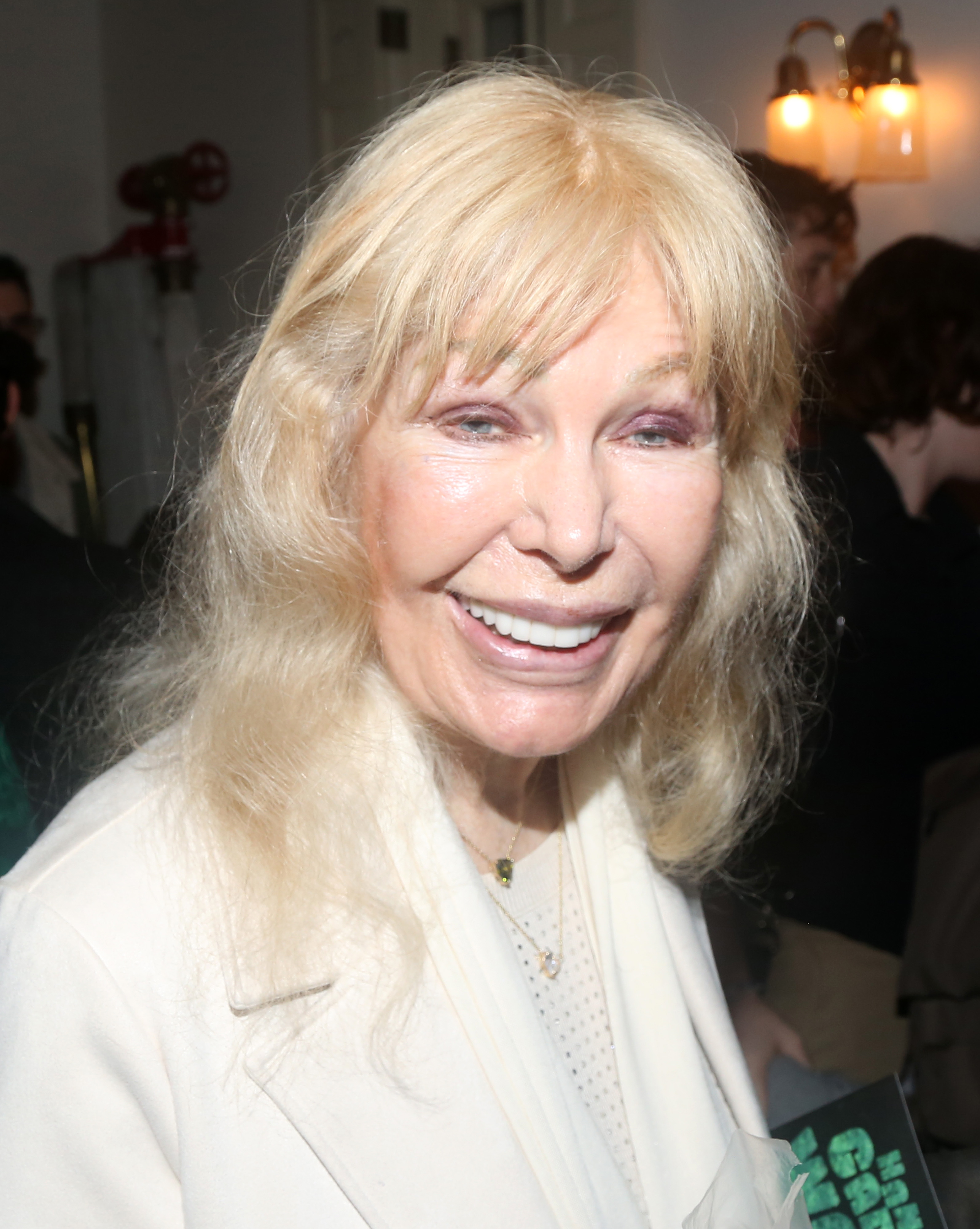 Loretta Swit, lächelnd bei der Premiere von "Hannah Gadsby: WOOF!" am 6. Oktober 2024 | Quelle: Getty Images