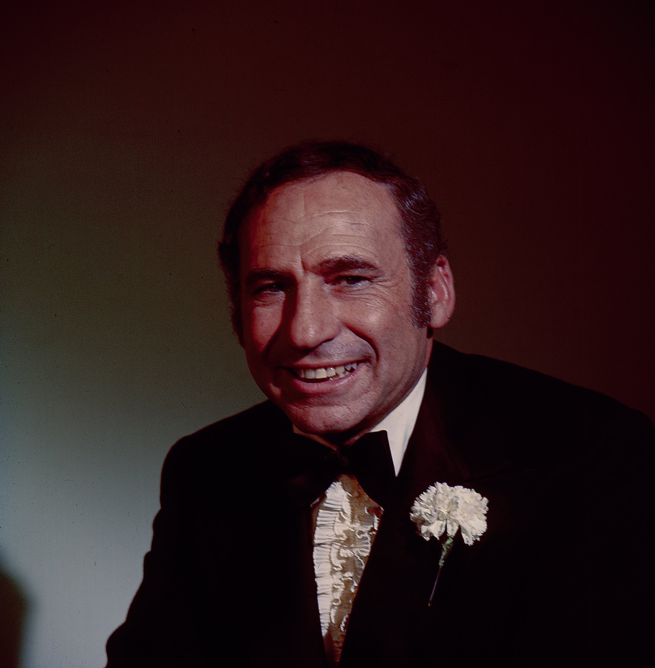 Mel Brooks fotografiert während einer Szene aus dem Film "Silent Movie" am 1. Januar 1976 ┃Quelle: Getty Images