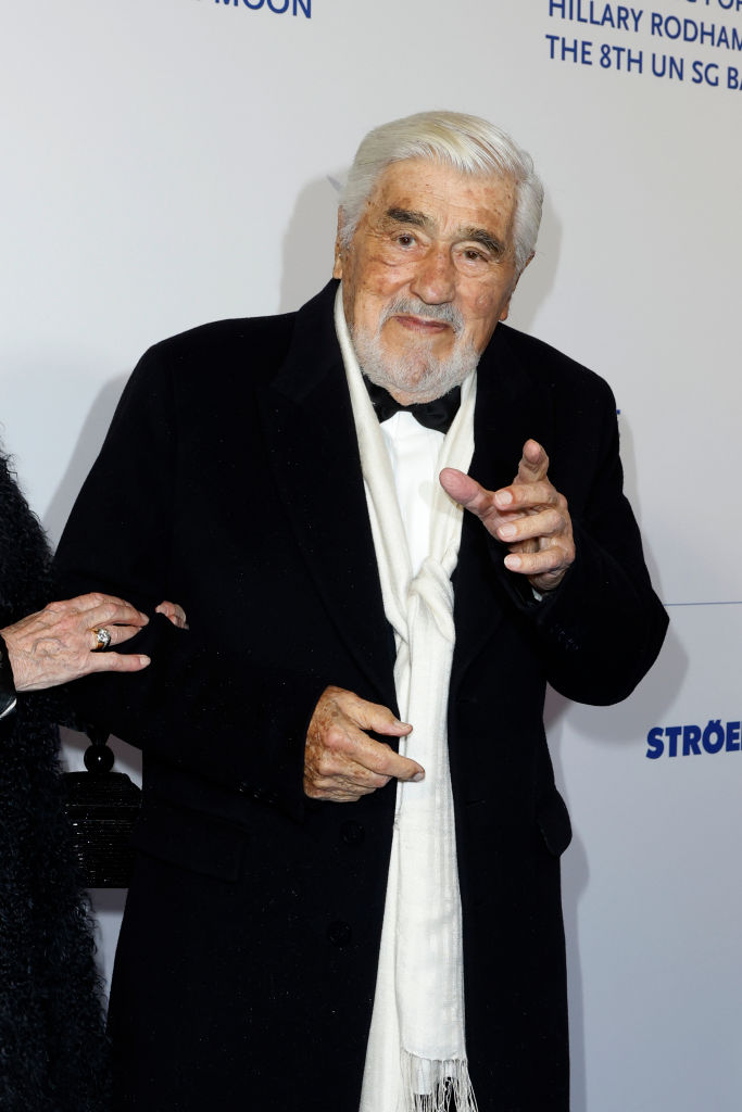 Mario Adorf bei der „Cinema For Peace“-Gala im Rahmen der 74. Internationalen Filmfestspiele Berlin im Westhafen Event & Convention Center am 19. Februar 2024 in Berlin | Quelle: Getty Images