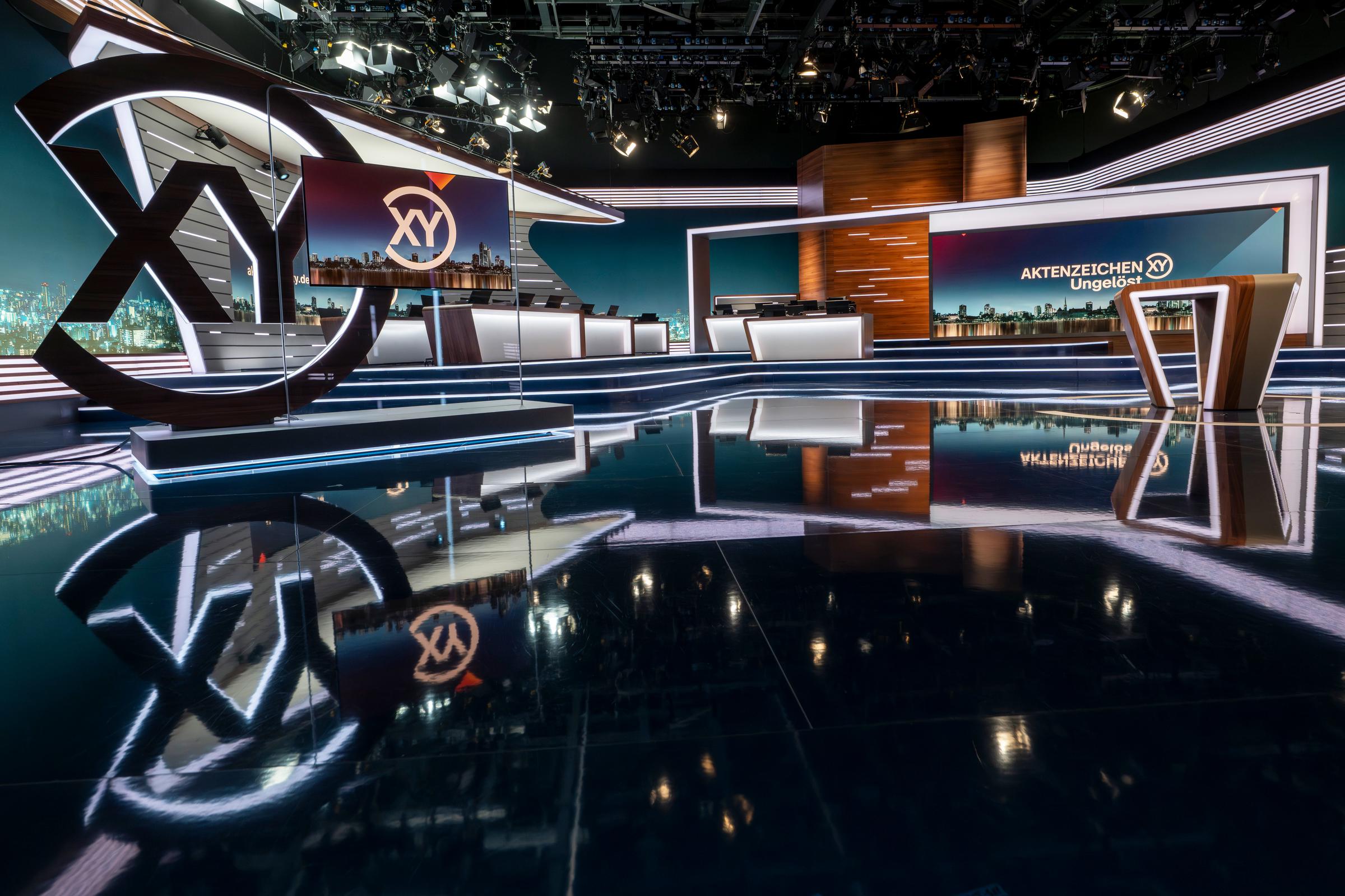 Das Aufnahmestudio der Sendung „Aktenzeichen XY …“ | Quelle: Getty Images