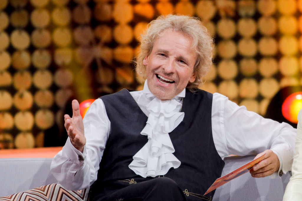 Der deutsche Moderator Thomas Gottschalk während der Fernsehsendung „Gottschalks große 68er-Show“ am 6. September 2018 in Hamburg. | Quelle: Getty Images
