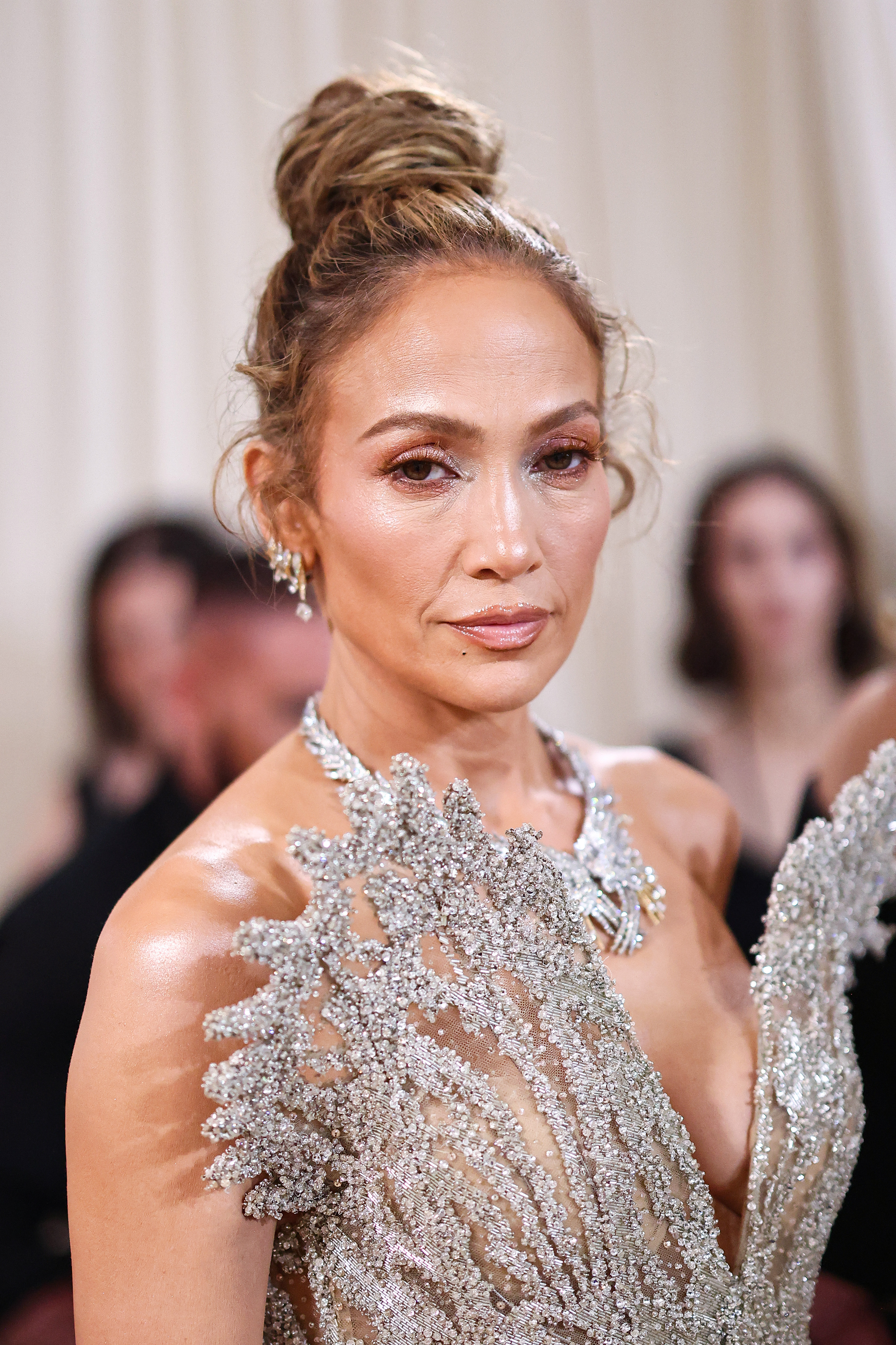Jennifer Lopez besucht die Met Gala zur Feier von "Sleeping Beauties: Reawakening Fashion" in New York City, am 6. Mai 2024. | Quelle: Getty Images