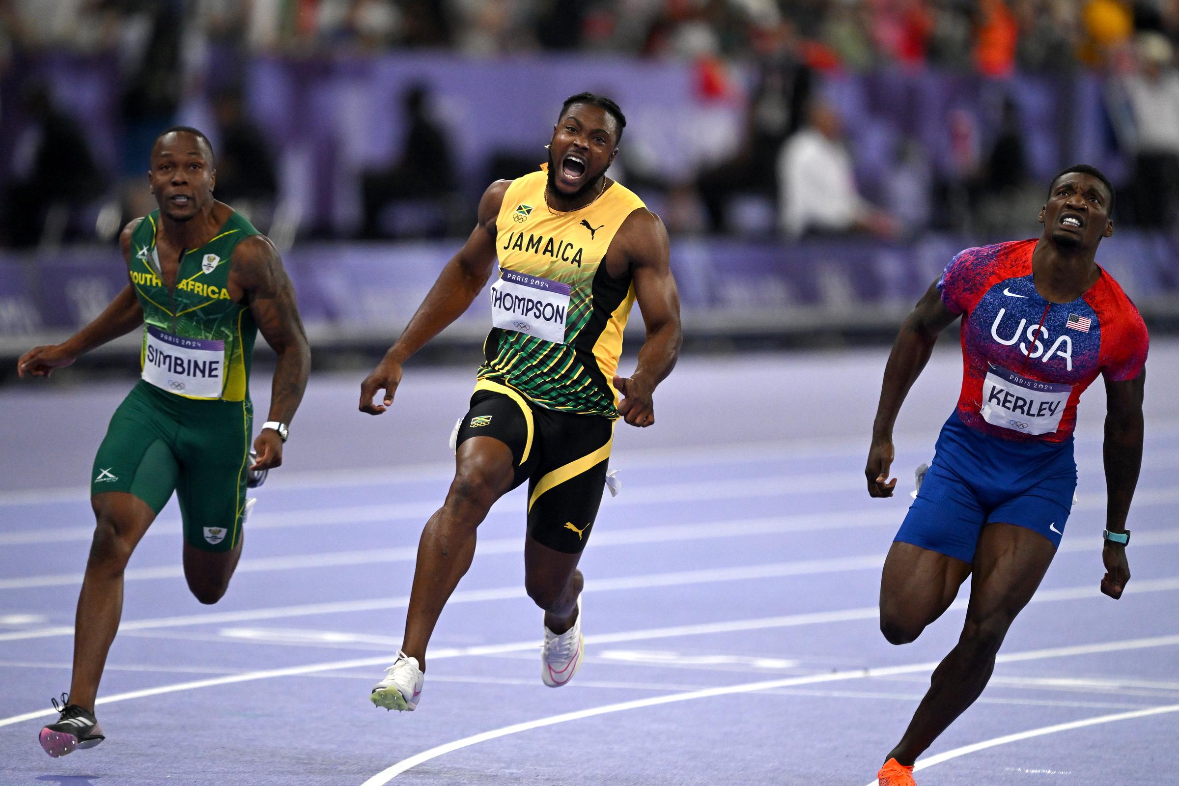 Kishane Thompson (c) reagiert nach dem 100-m-Finale der Männer während der Leichtathletik am neunten Tag der Olympischen Spiele Paris 2024 in Paris, Frankreich, am 4. August 2024. | Quelle: Getty Images