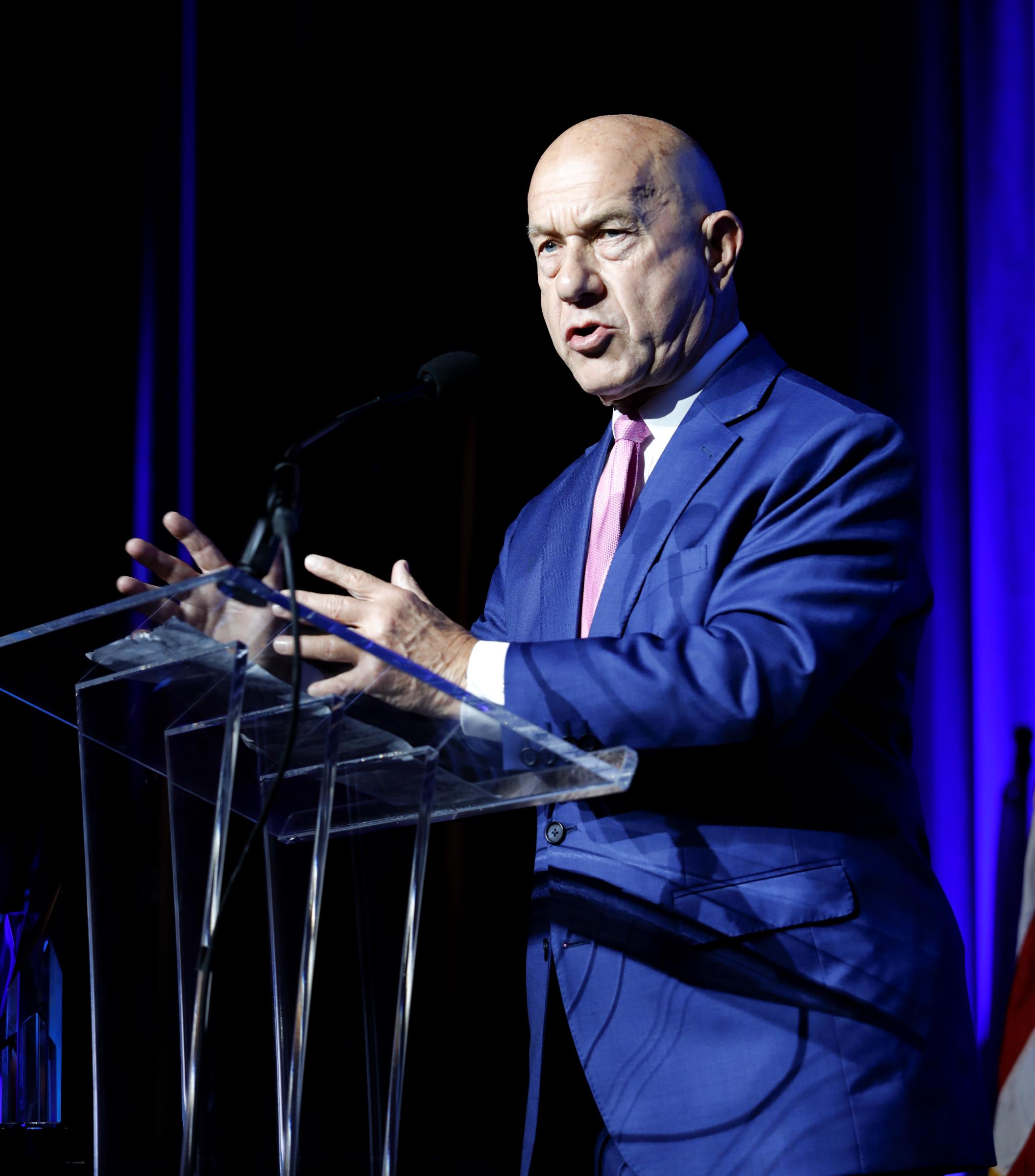 Der Bürgermeister von Houston, John Whitmire, spricht bei der Houston Hispanic Chamber Of Commerce Annual Luncheon &amp; Business Expo in Houston, Texas am 12. April 2024 | Quelle: Getty Images