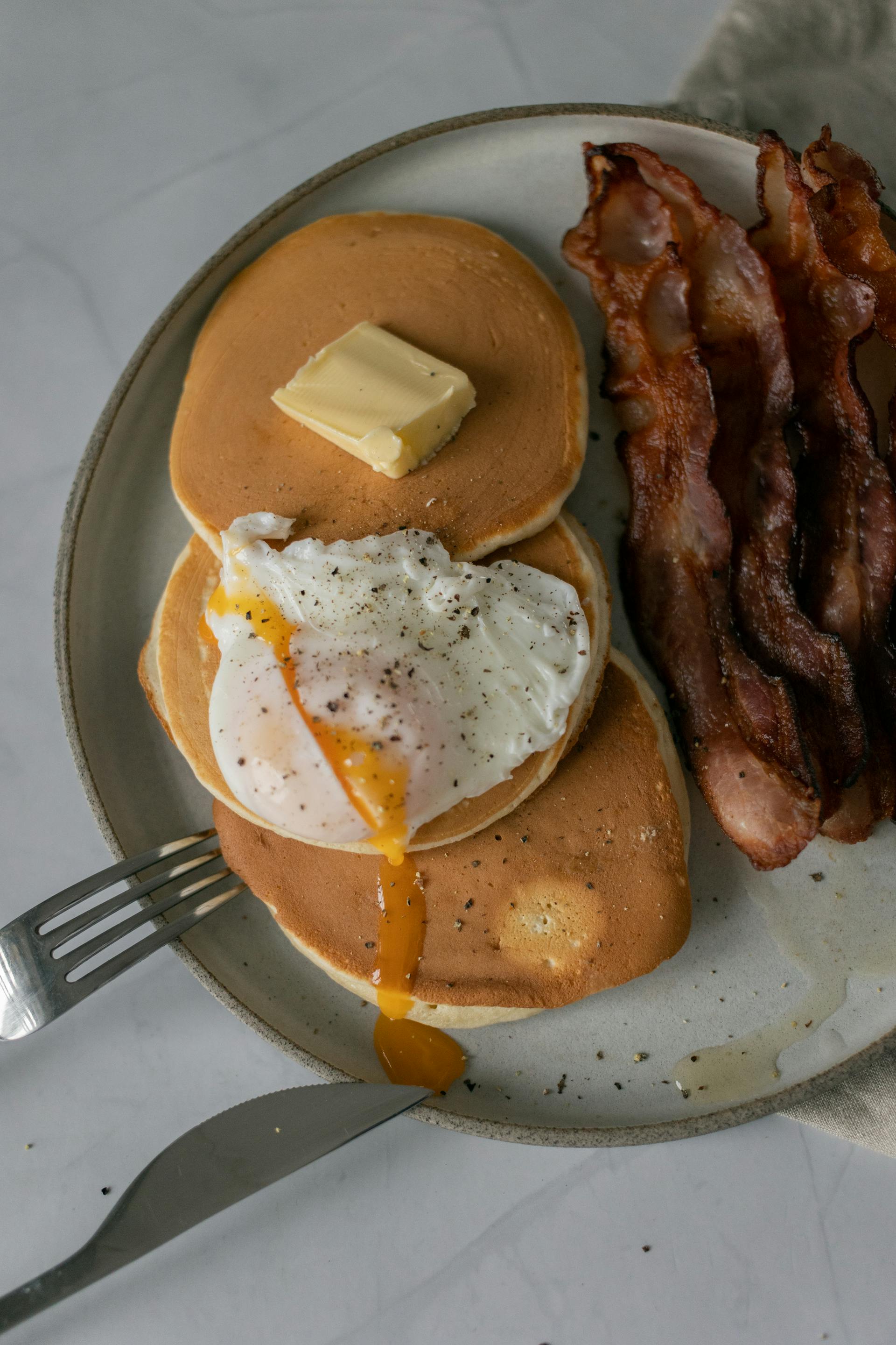 Pfannkuchen mit Speck und Eiern | Quelle: Pexels