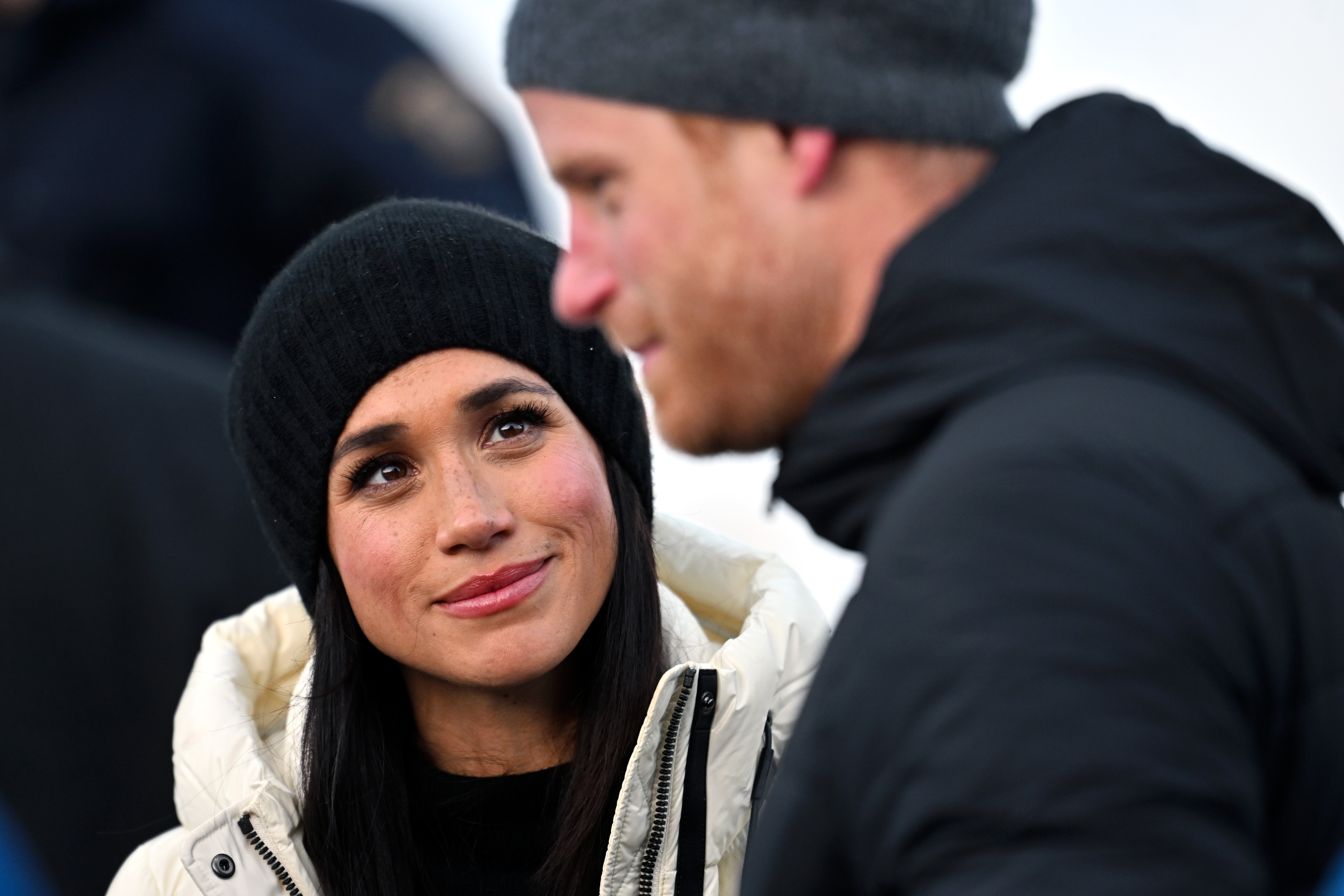 Meghan, Herzogin von Sussex und Prinz Harry, Herzog von Sussex besuchen das Skeleton-Finale am zweiten Tag der Invictus Games 2025 am 10. Februar 2025 | Quelle: Getty Images