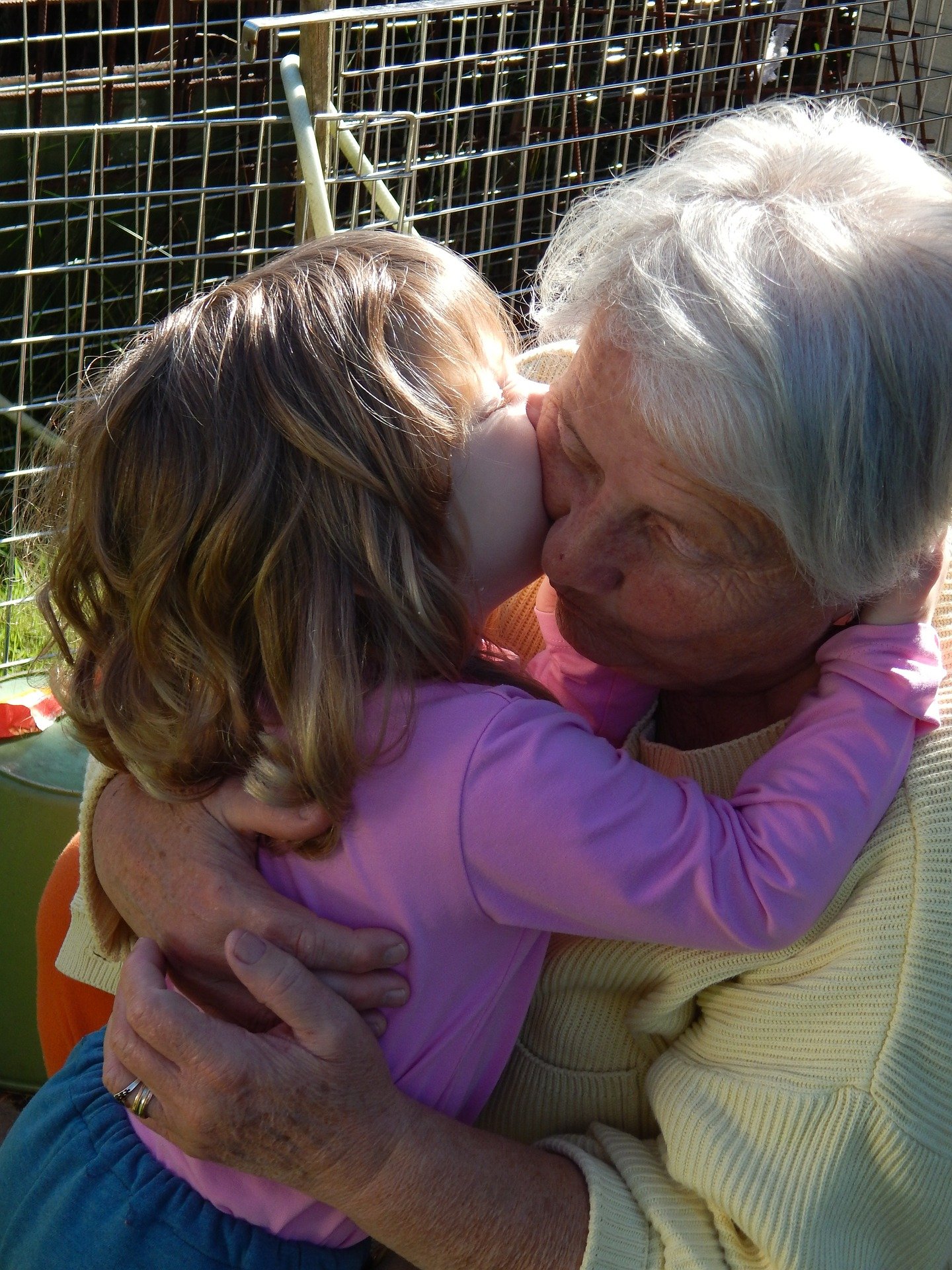 Dorothy wurde eine liebevolle Großmutter für Charles' Kinder | Quelle: Pixabay