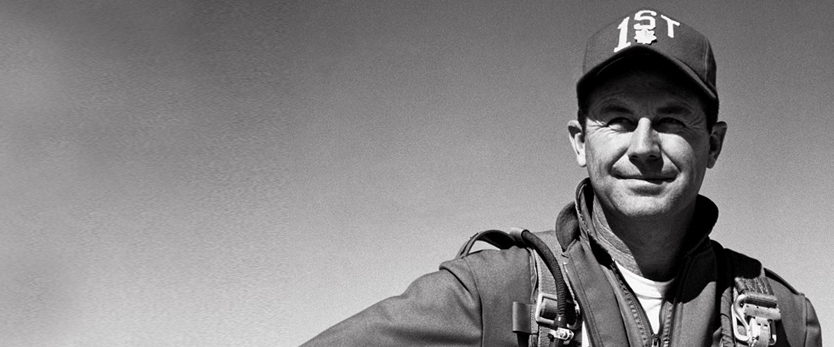 Der legendäre Pilot Chuck Yeager, der zuerst die Schallmauer durchbrochen hat, ist tot 