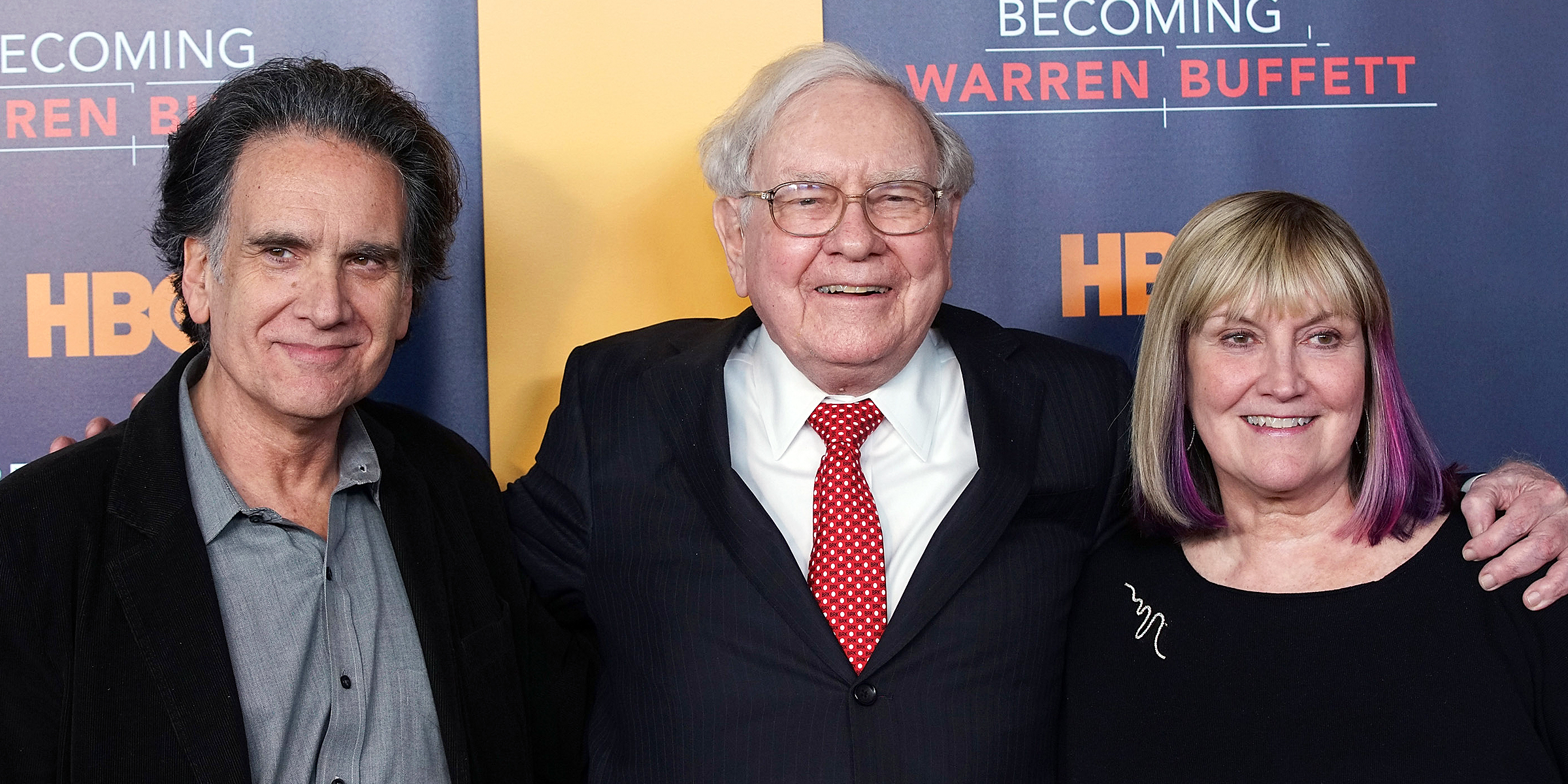 Peter, Warren und Susie Buffett | Quelle: Getty Images