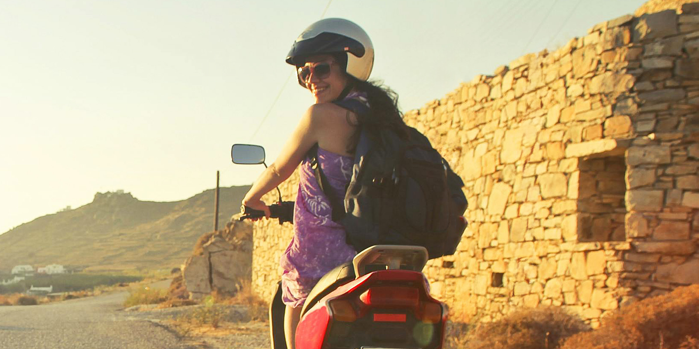 Eine allein reisende Frau | Quelle: Pexels