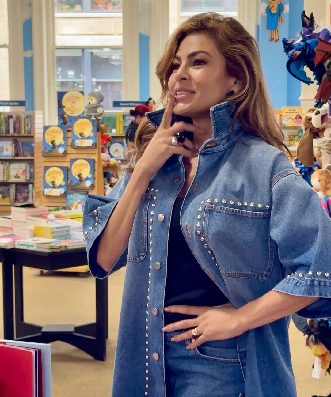 Eva Mendes wirbt für ihr neues Kinderbuch, aus einem Instagram-Post vom 19. September 2024 | Quelle: Instagram/evamendes/