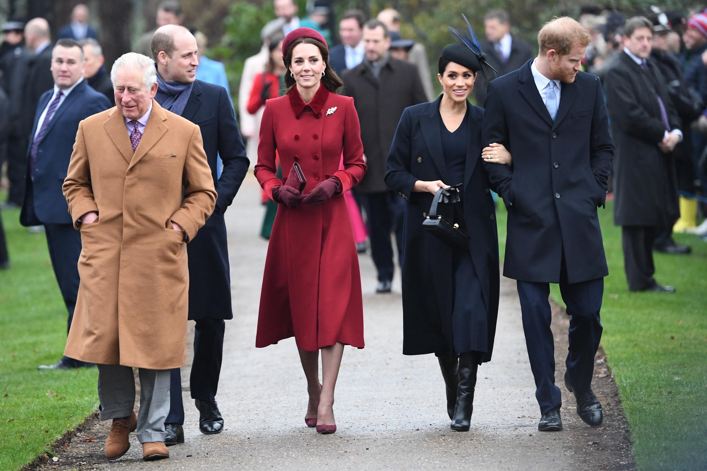 Prinz William, König Charles III., Prinzessin Catherine, Meghan Markle und Prinz Harry kommen zum traditionellen Weihnachtsgottesdienst der königlichen Familie in Sandringham, Norfolk, am 25. Dezember 2018: Getty Images