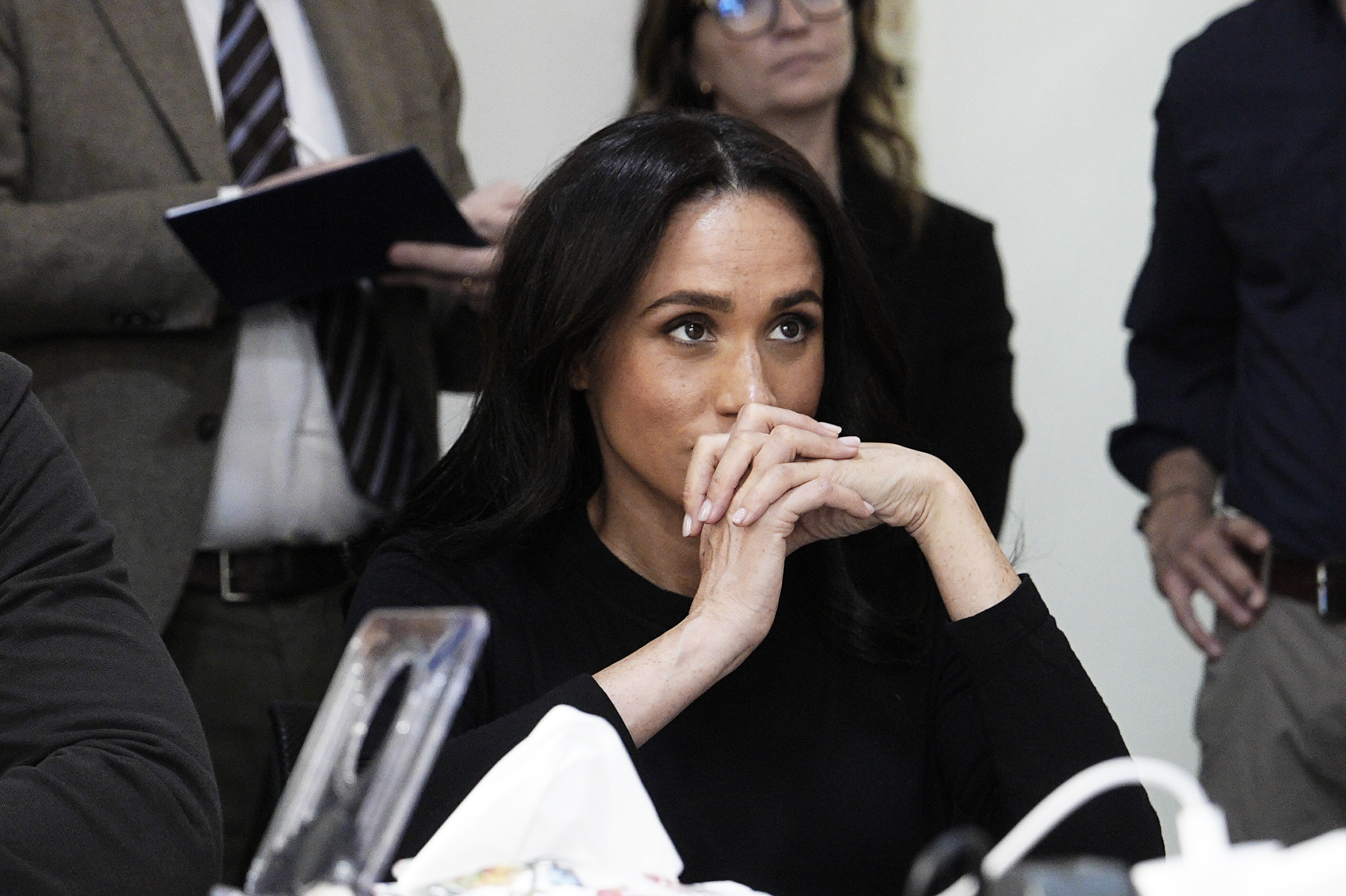 Meghan hat darüber gesprochen, wie das Muttersein ihr Verständnis von Vertrauen und familiären Pflichten verändert hat. In ihrem Interview mit Oprah Winfrey aus dem Jahr 2021 sagte sie, sie könne sich nicht vorstellen, ihrem eigenen Kind absichtlich Schmerz zuzufügen, und dachte dabei an die schwierigen Entscheidungen zurück, die ihre Beziehung zu ihrem Vater geprägt hatten. | Quelle: Getty Images