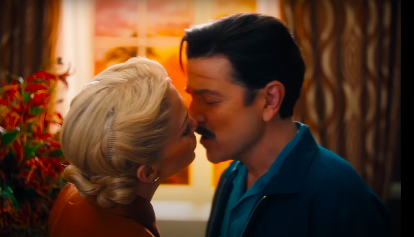 Jennifer Lopez und Diego Luna als ihre Figuren aus "Kiss of the Spider Woman." | Quelle: YouTube/Jennifer Lopez