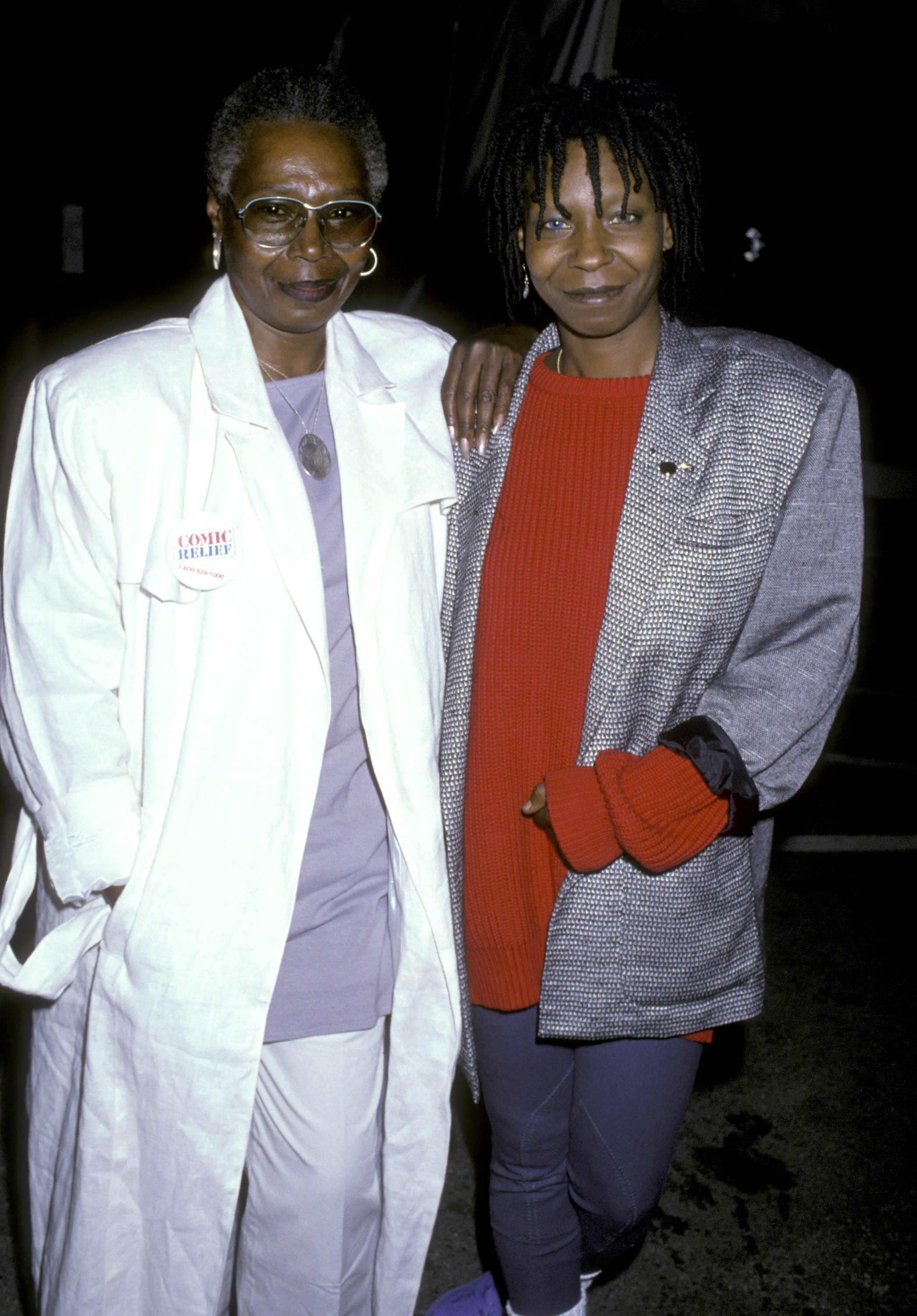 Whoopi Goldberg mit ihrer Mutter Emma Johnson am 29. März 1986 | Quelle: Getty Images