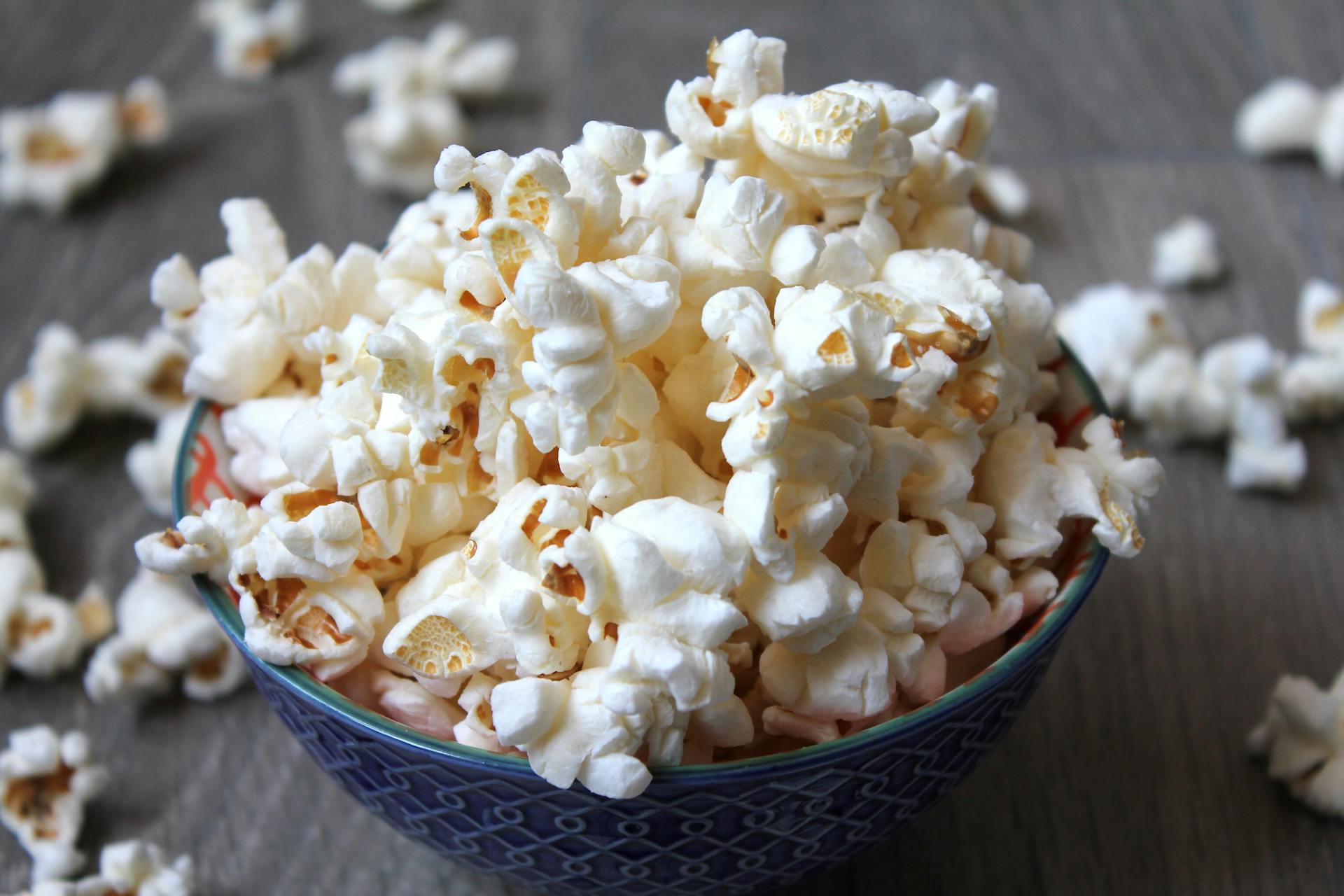 Popcorns in einer Keramikschale | Quelle: Pexels