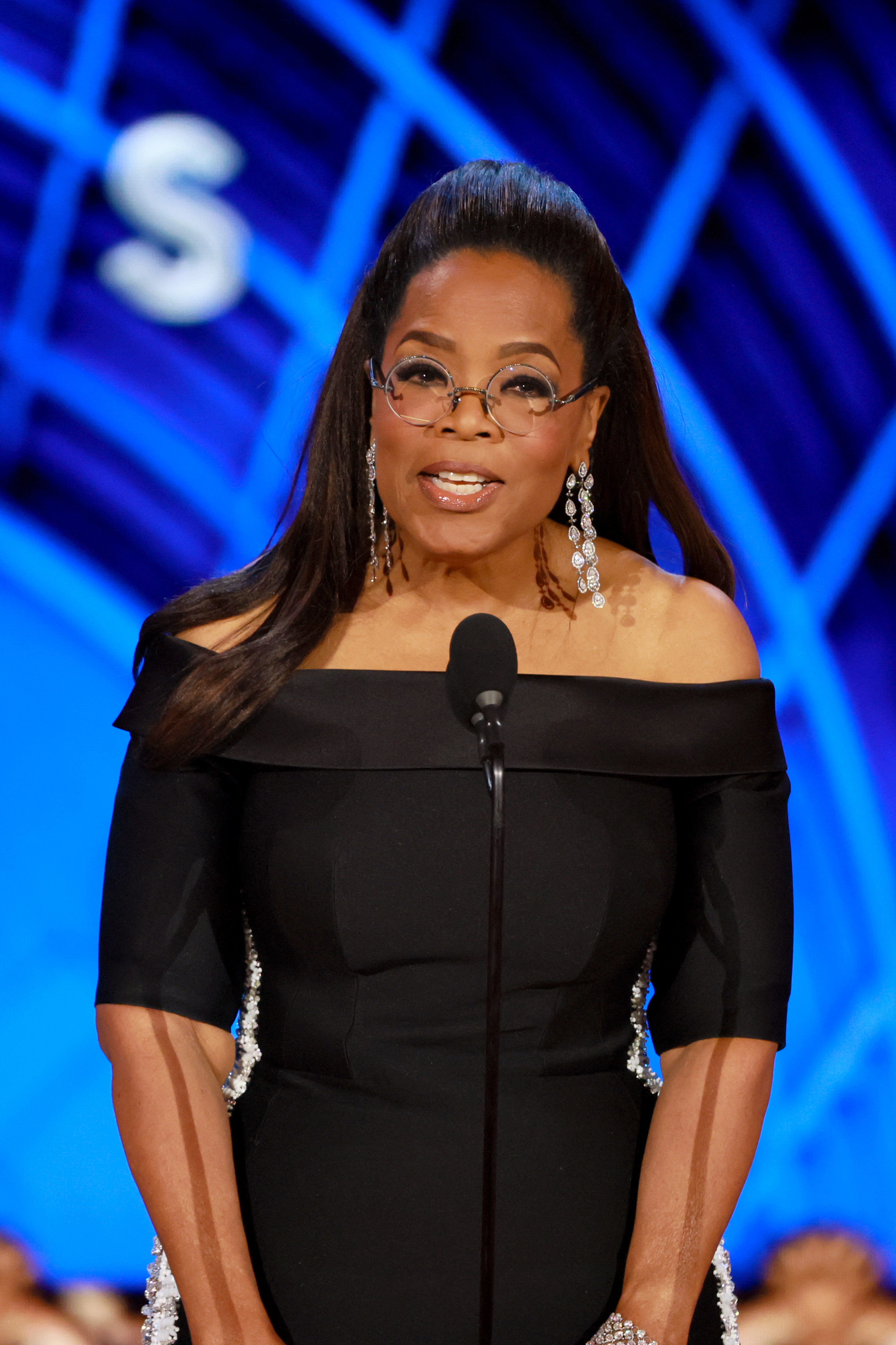 Oprah Winfrey spricht auf der Bühne bei den 78th Annual Tony Awards am 8. Juni 2025 in New York City. | Quelle: Getty Images