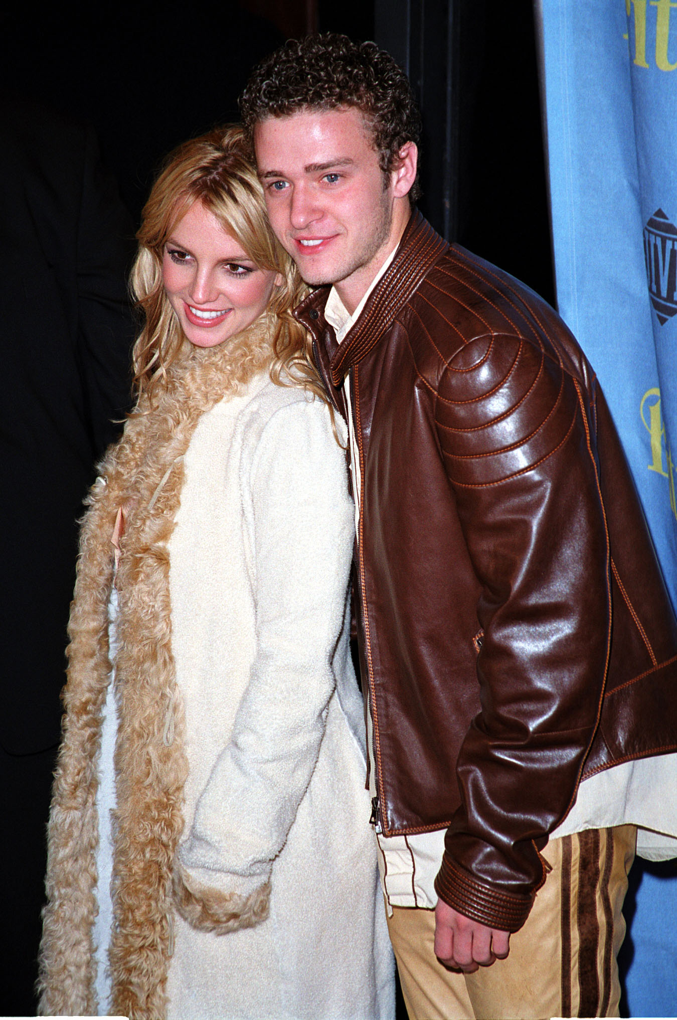 Britney Spears und Justin Timberlake auf ihrer Album Release Party in New York City am 6. November 2001 | Quelle: Getty Images